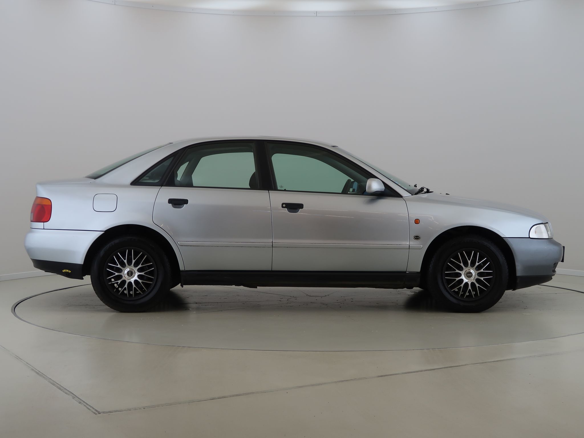 Audi A4, 1.8i,92KW,LPG,Manuál - fotka 4