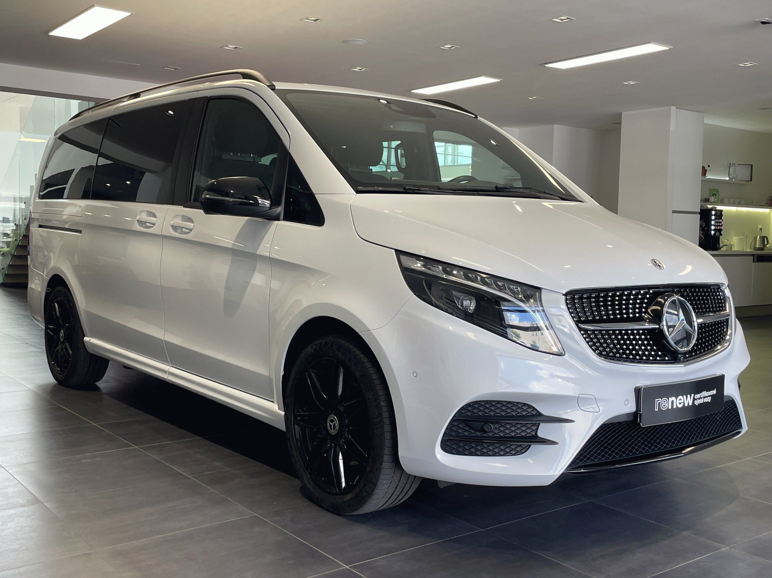 Mercedes-Benz Třídy V, 300D L Exclusive AMG 4Matic 7m - fotka 6