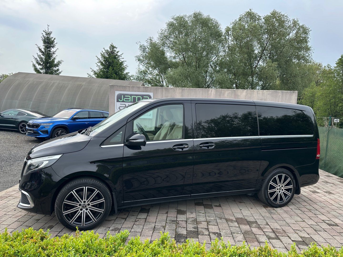 Mercedes-Benz Třídy V, V300d 176kW 4x4 AVANTGARDE AMG - fotka 3