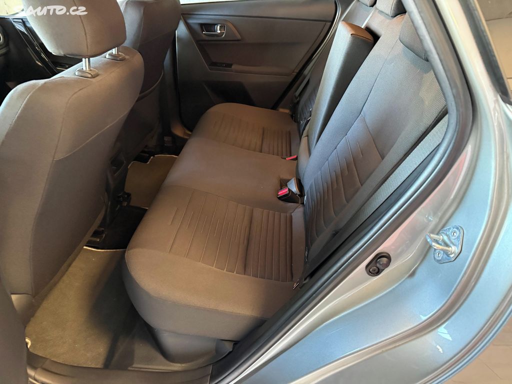 Toyota Auris, fotka 11