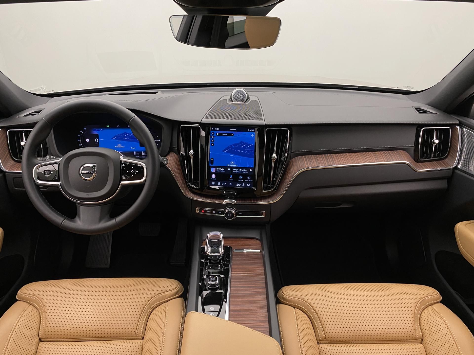 Volvo XC60, T6 AWD RECHARGE DARK ULTIMATE - fotka 2