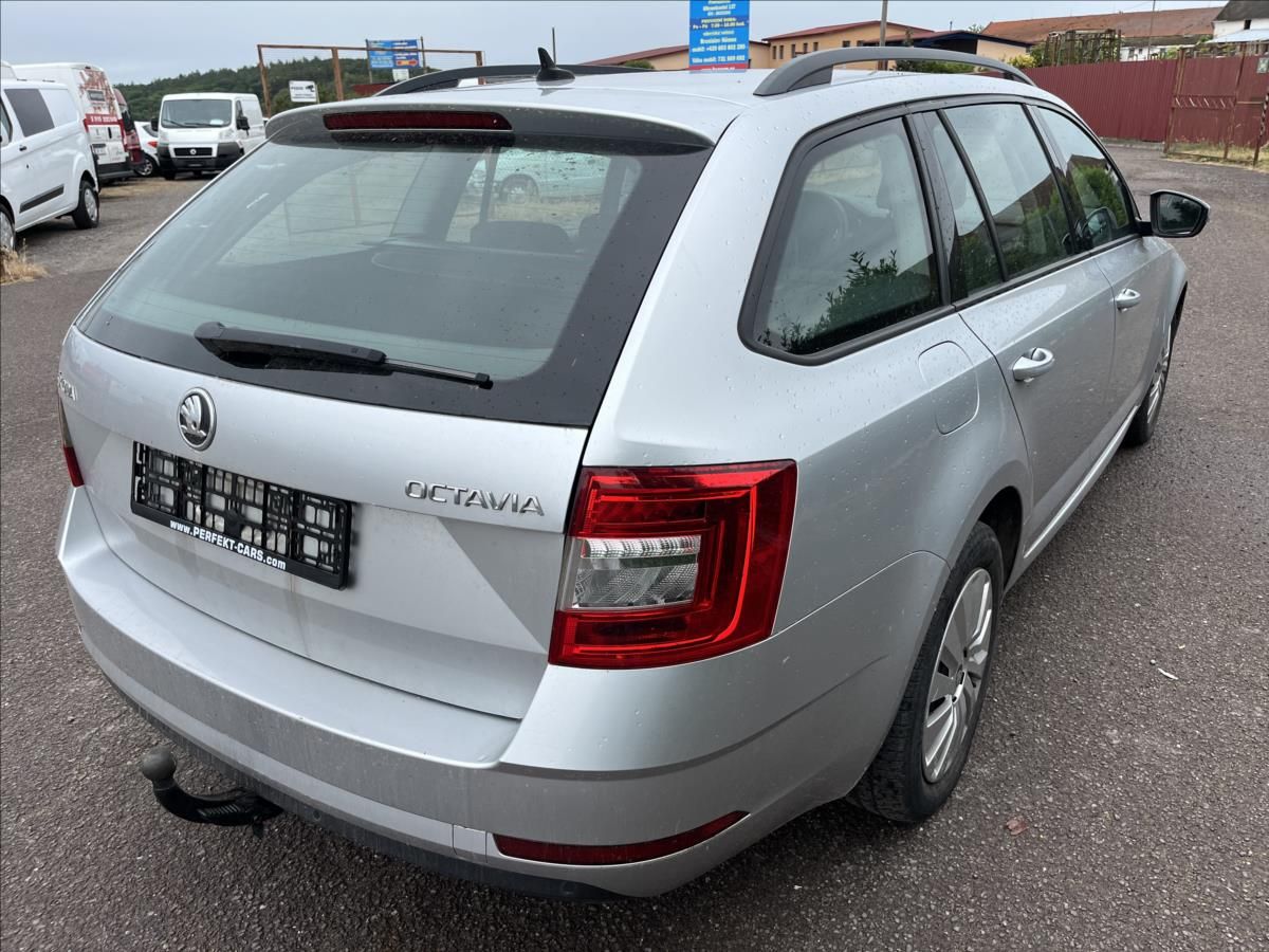 Škoda Octavia, 1,6 TDi KLIMA TAŽNÉ SERVIS - fotka 6