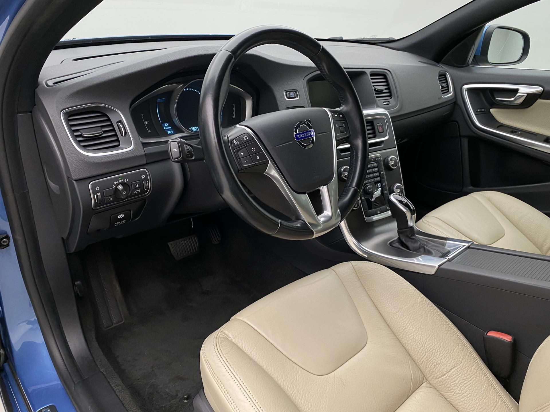 Volvo V60, D2 SUMMUM AUT - fotka 4