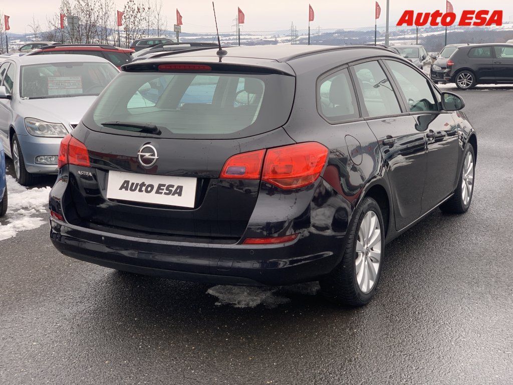 Opel Astra, 1.6i SportTourer - fotka 6