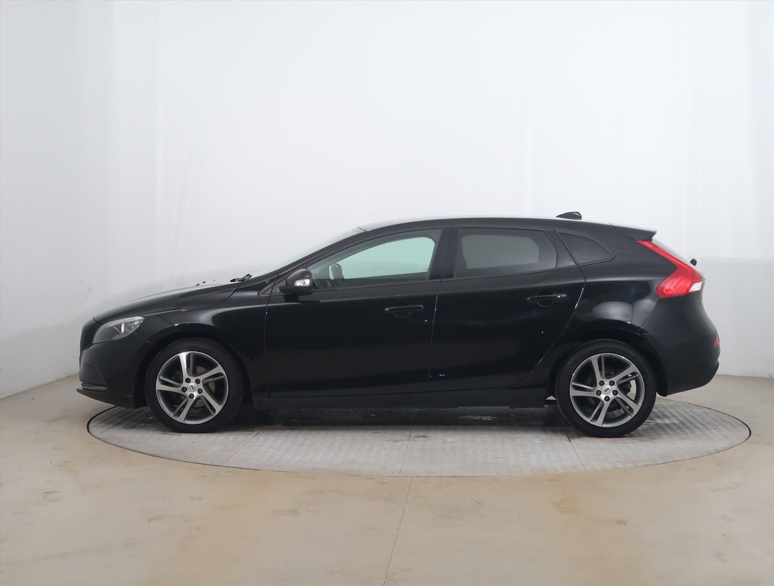 Volvo V40, 2.0 D2, Serv.kniha, Navi - fotka 3