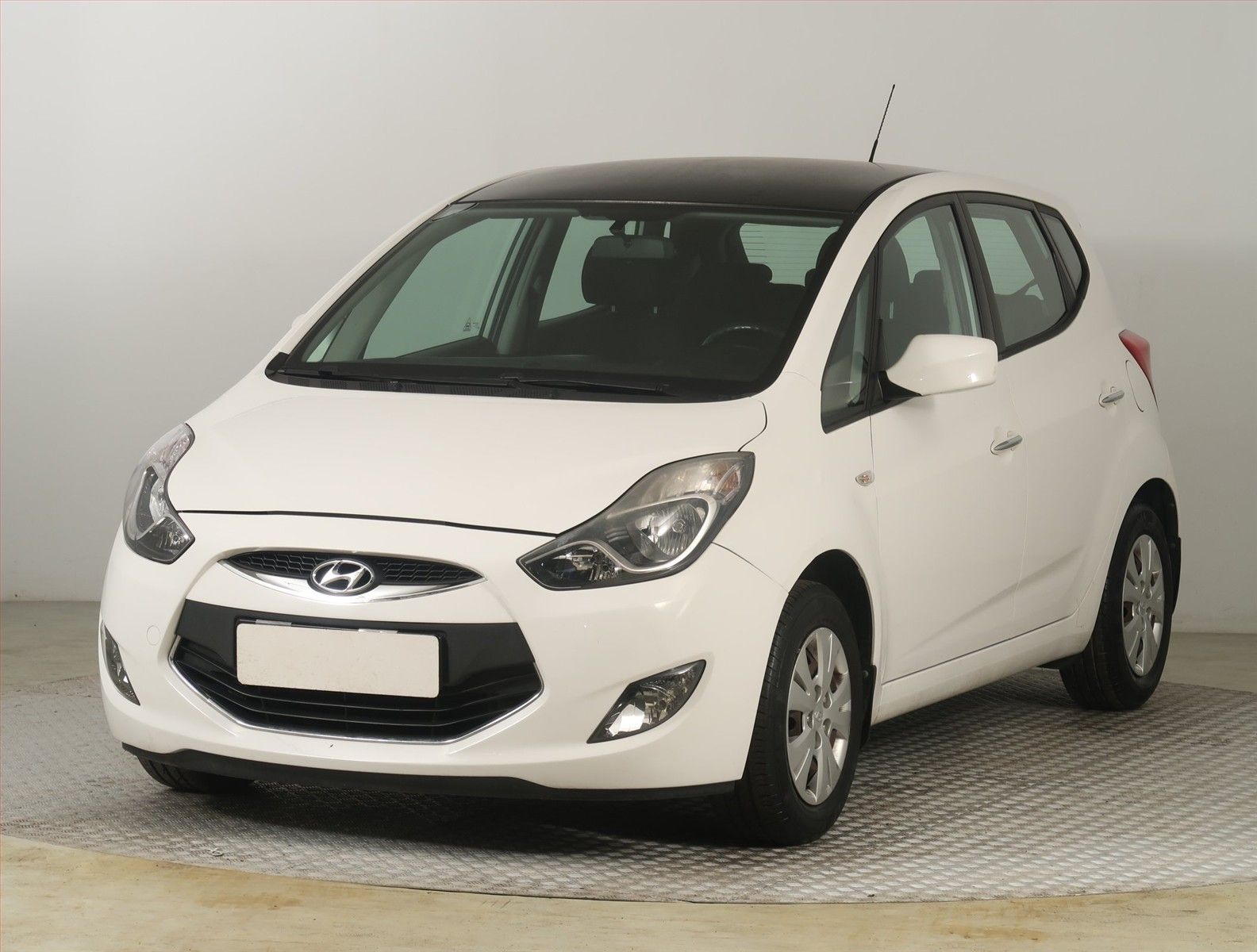Hyundai ix20, 1.4 CVVT, ČR,1.maj - fotka 2
