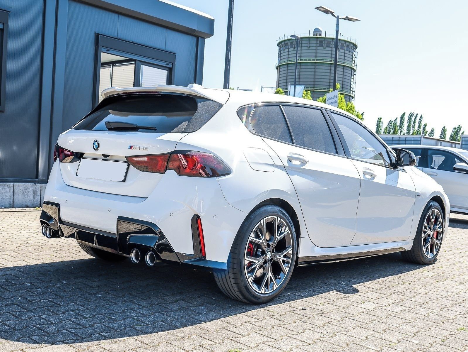 BMW Řada 1, M135 xDrive M Sport Pro Pano H - fotka 4