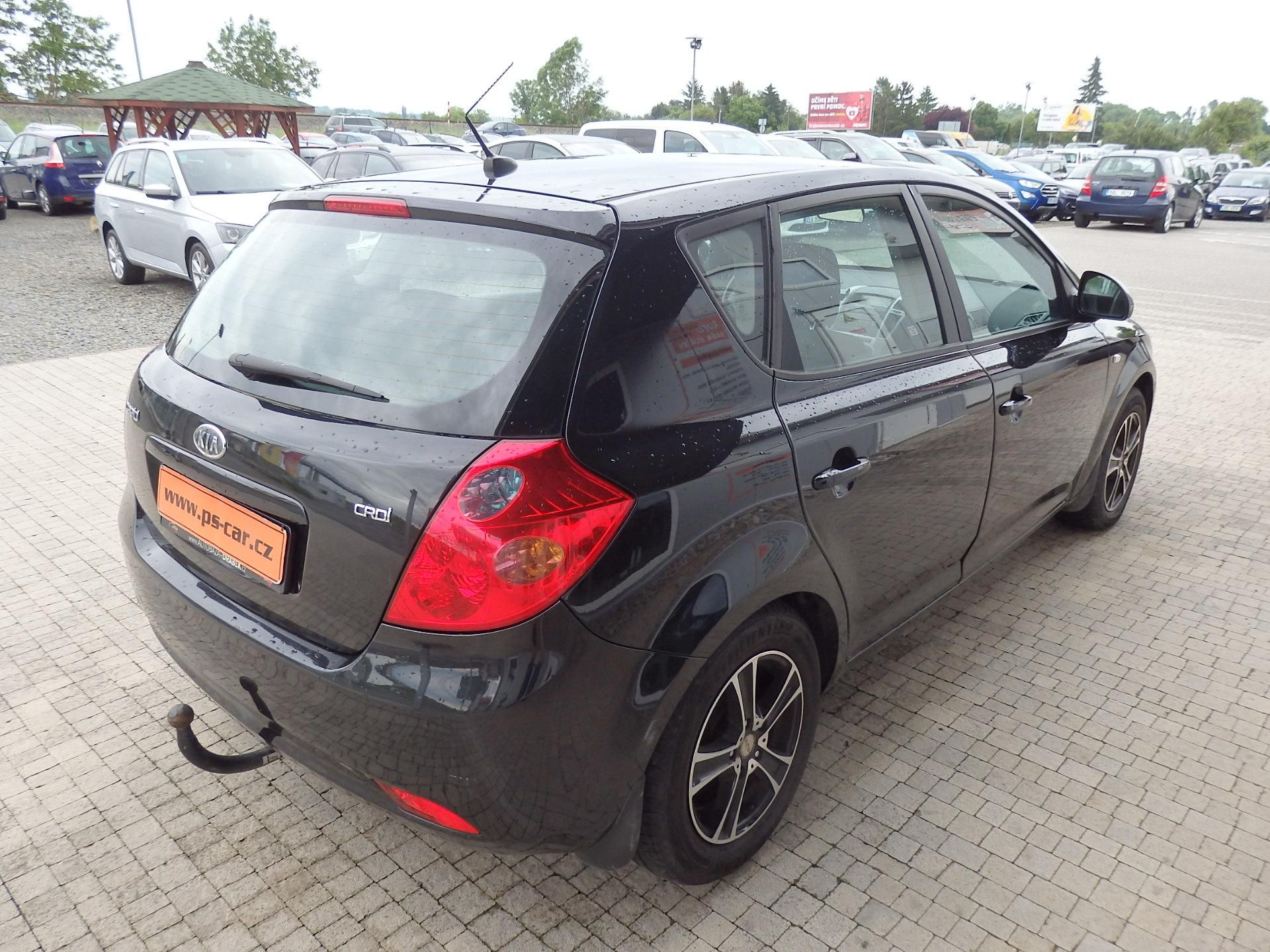 Kia Cee´d, 1.6 CRDI 10x AIRBAG, ZÁVĚS - fotka 4