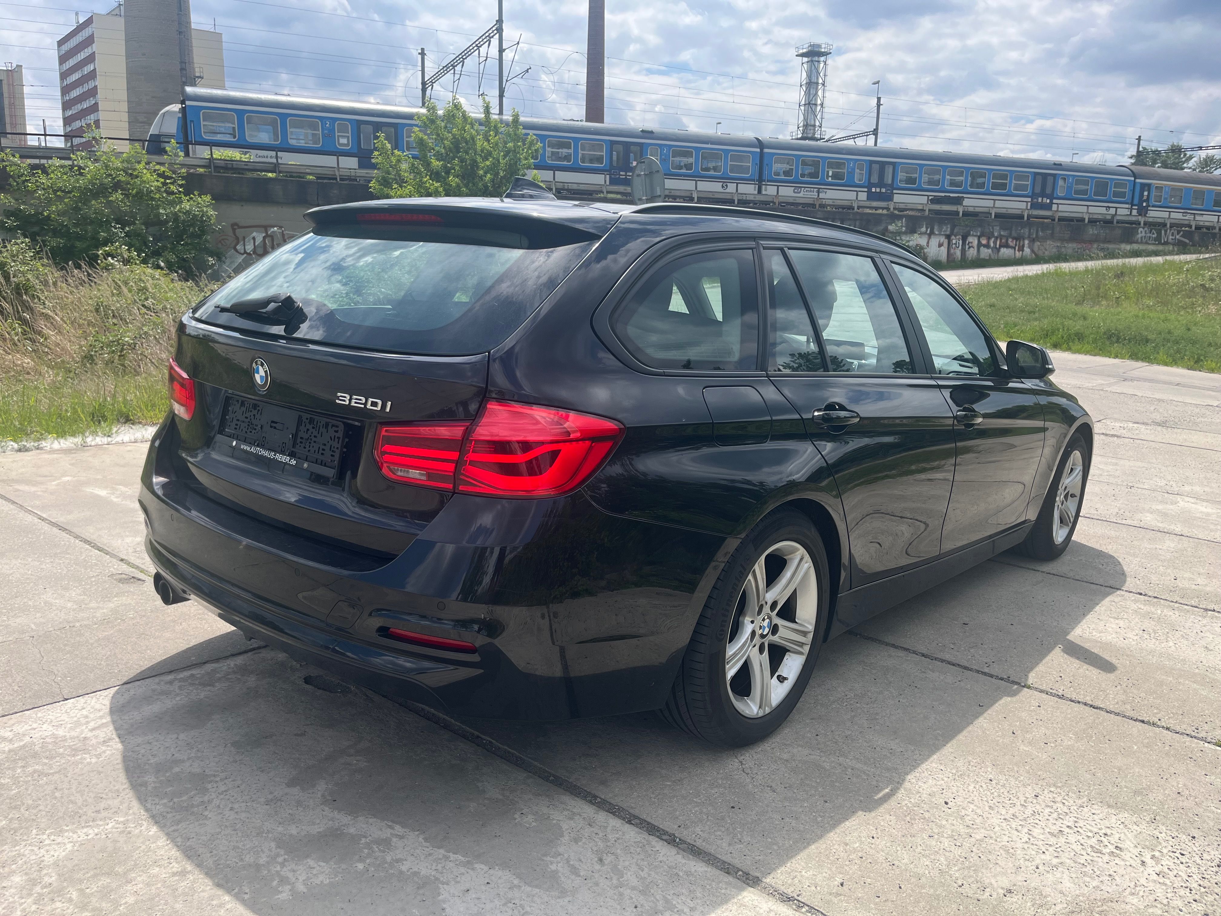 BMW Řada 3, 320i Advantage * tažné - fotka 4