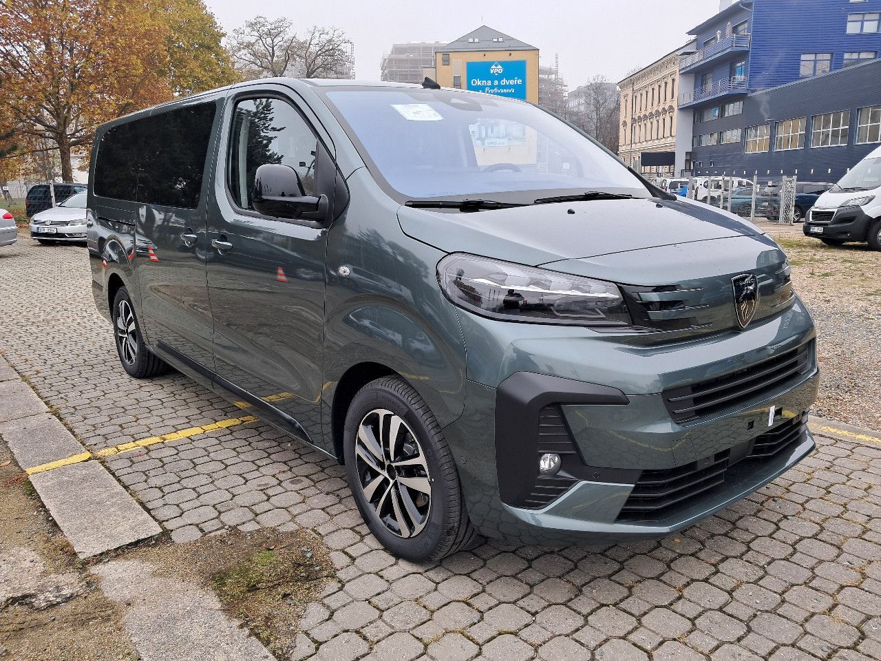 Peugeot Traveller, Active L3 2.2 BlueHDi 180 S&S - fotka 3
