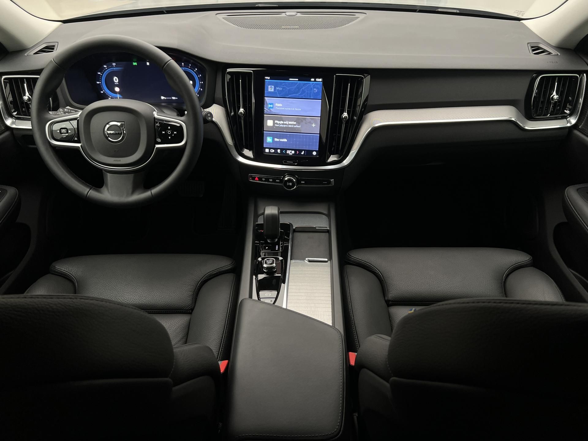 Volvo V60, B4 PLUS DARK AUT 1.maj. - fotka 2