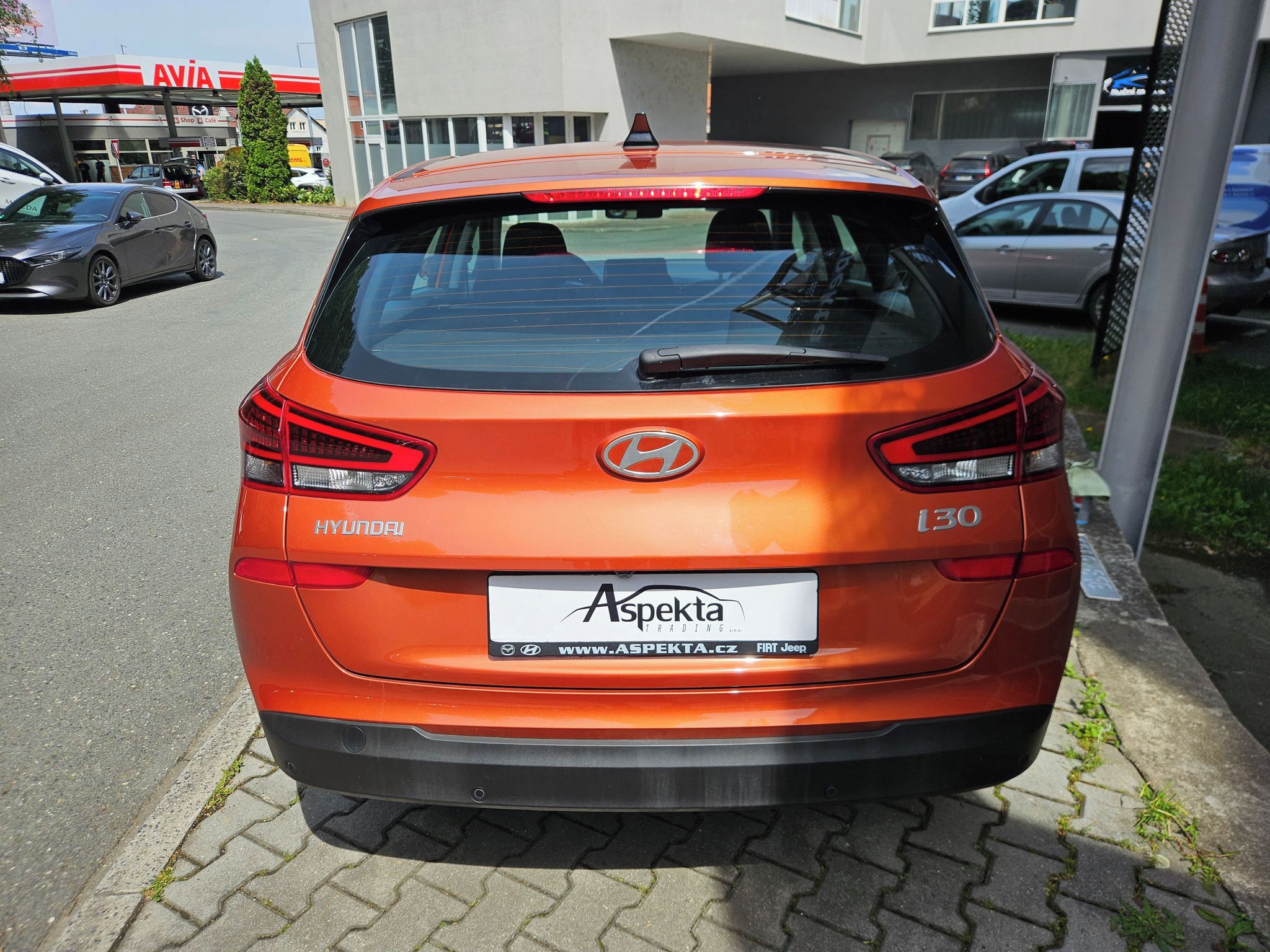 Hyundai i30, 1.5i Comfort, serv.kn., 1.maj. - fotka 4