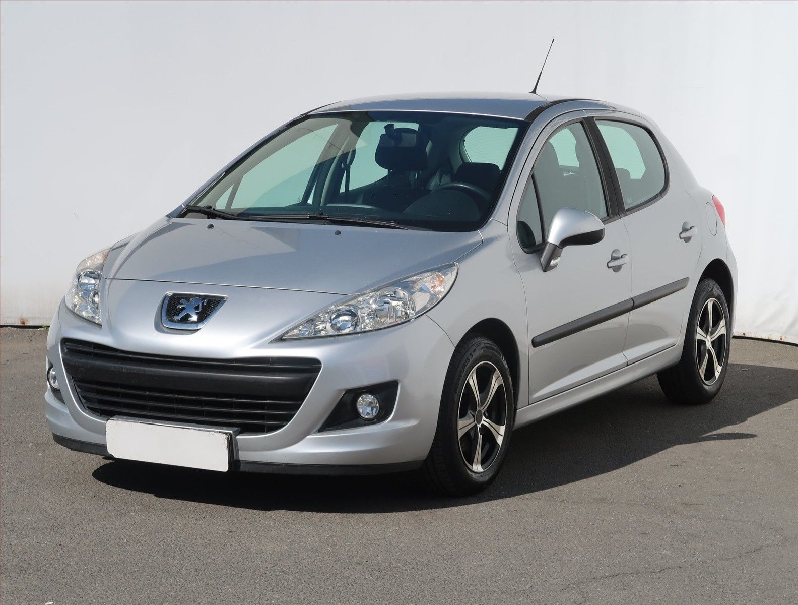 Peugeot 207, 1.4 VTi, Serv.kniha, po STK - fotka 2