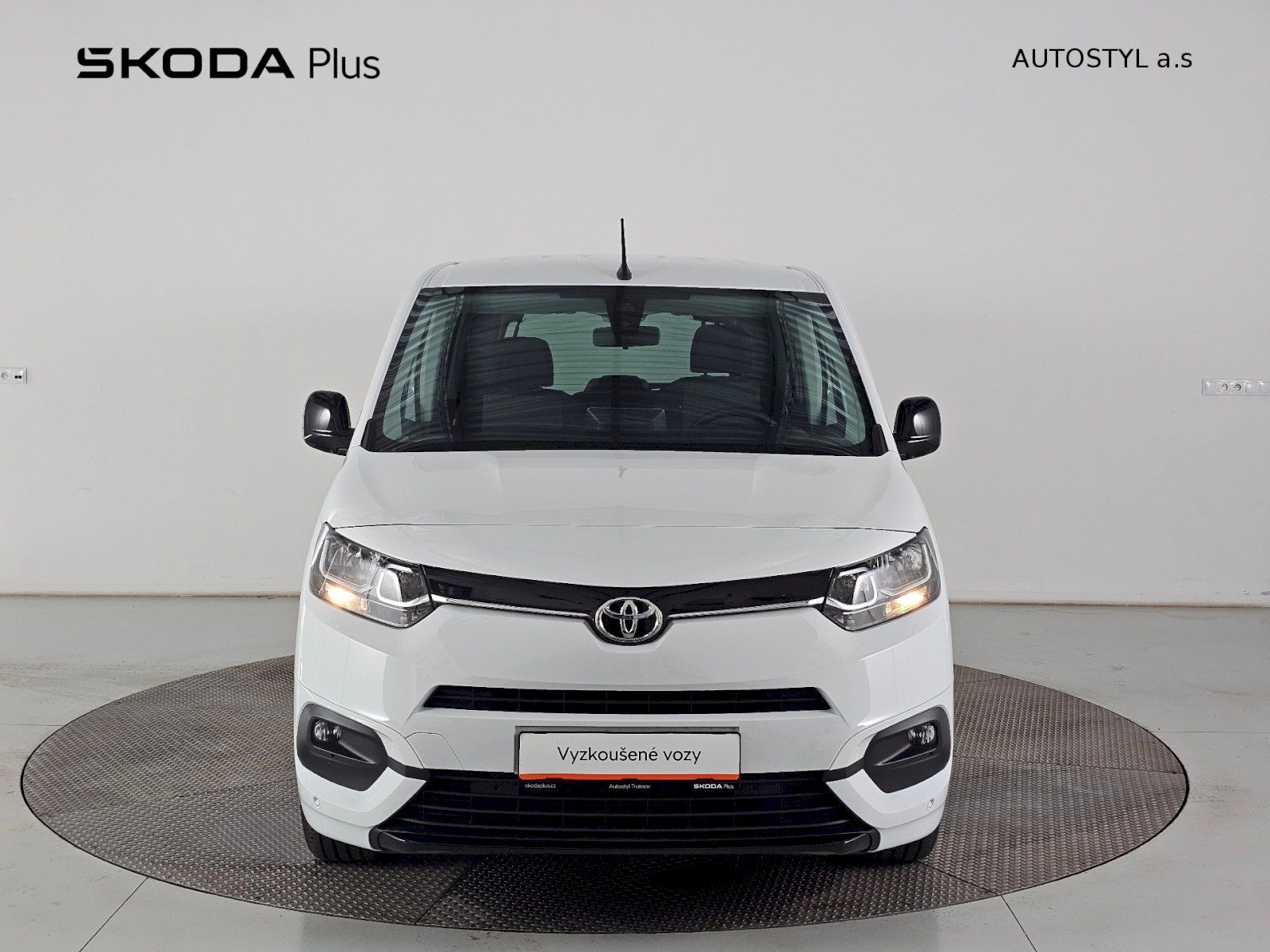 Toyota Proace City Verso, 1.2T 110k SHUTTLE SENSOR+ - fotka 4