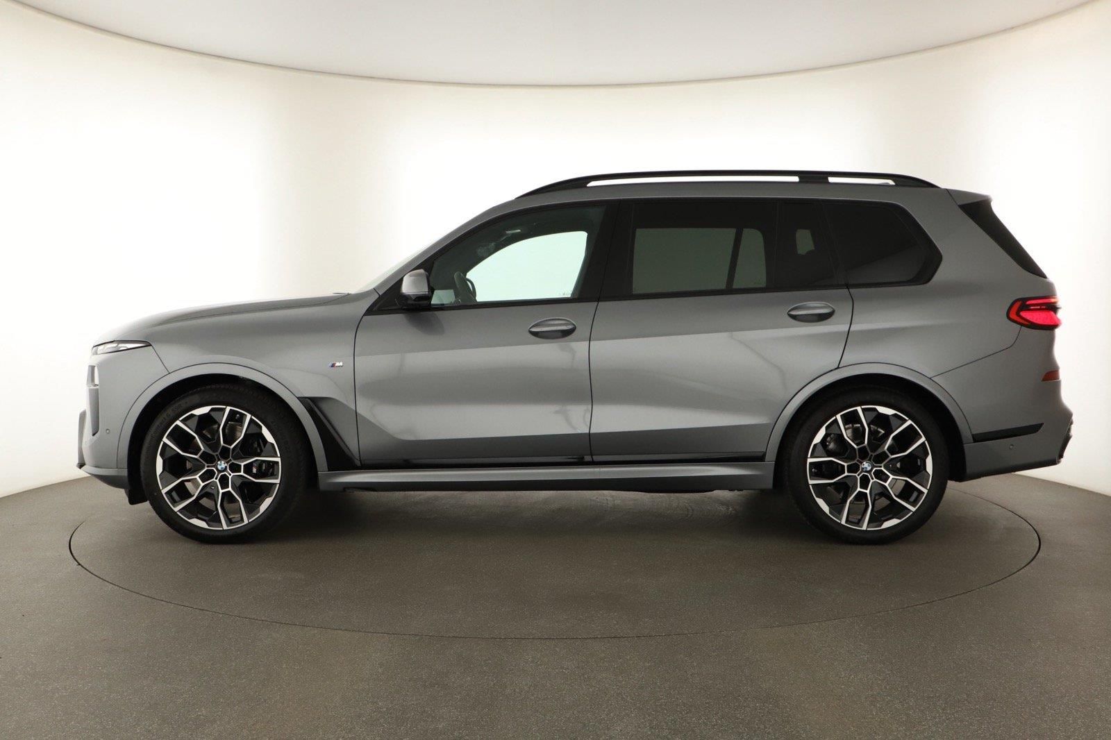 BMW X7, xDrive40d, M Sport - fotka 2