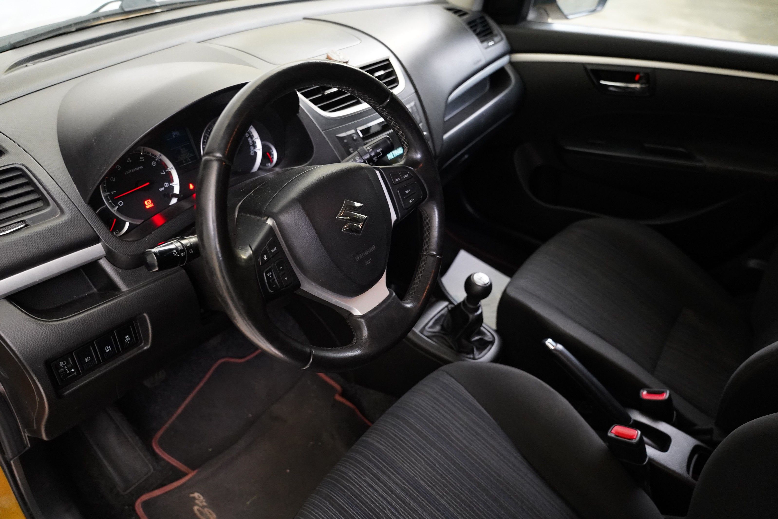 Suzuki Swift, 1.2 i 66 kW Comfort - fotka 6