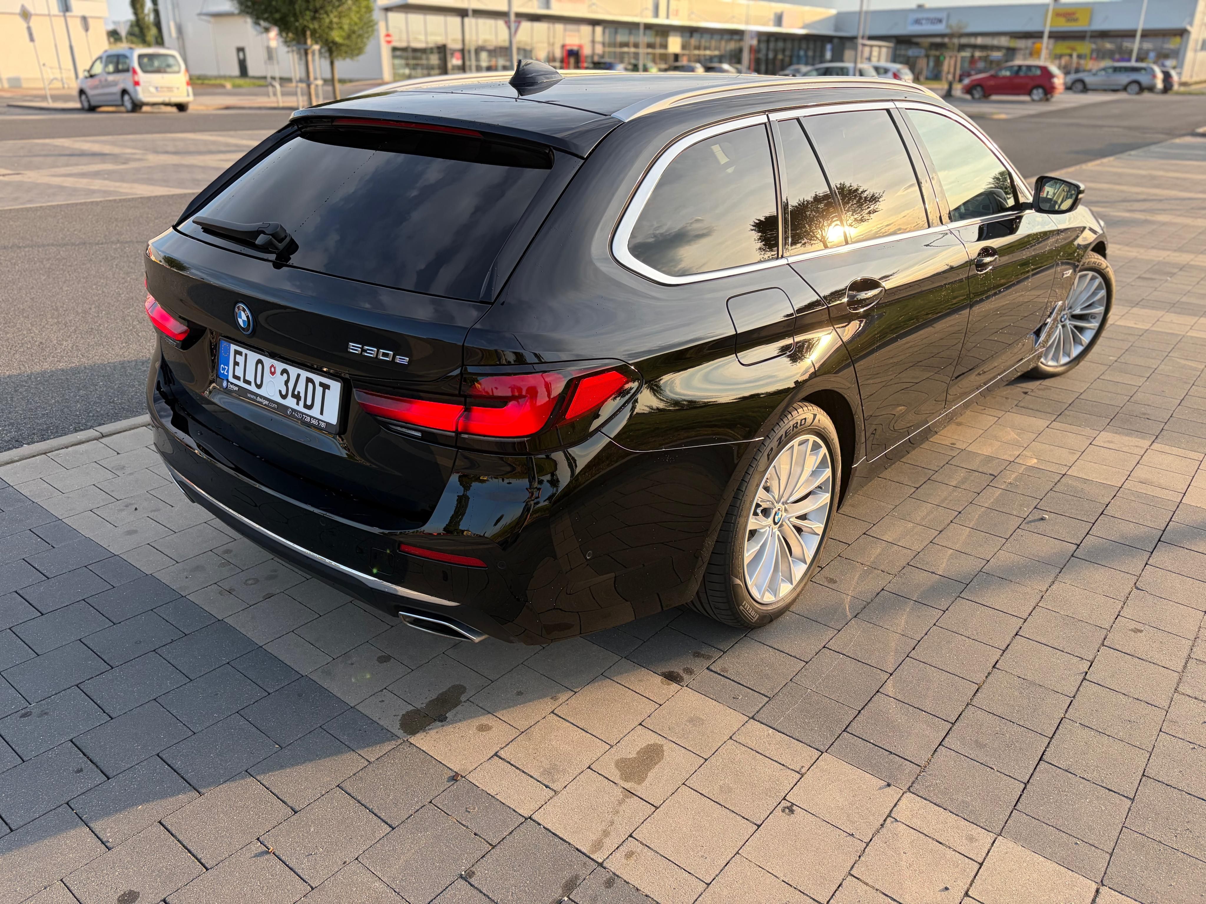 BMW Řada 5, 530e Plug-in Hybrid - fotka 4