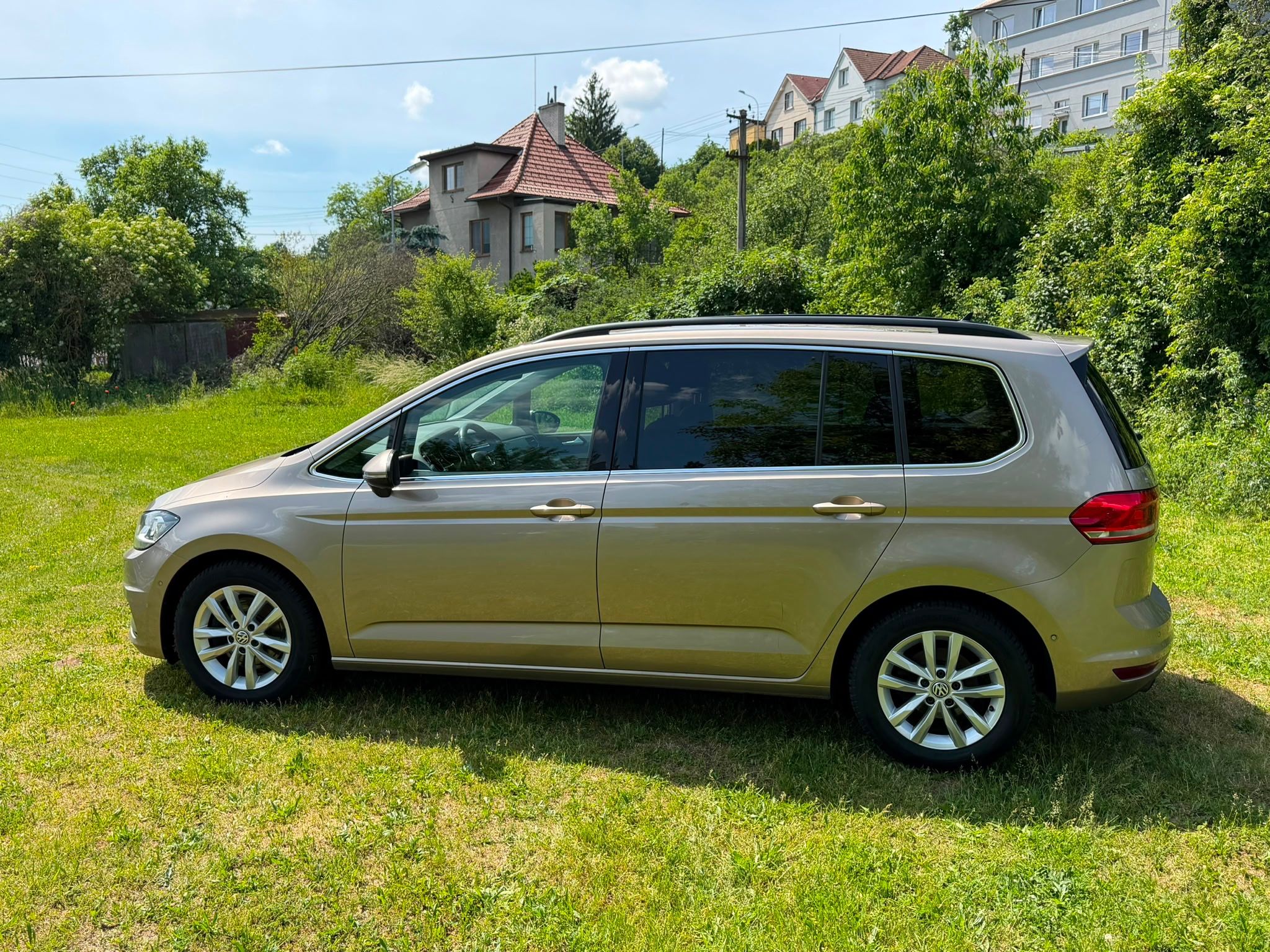Volkswagen Touran, 1,4 TSI - PARKPILOT, 7 MÍST - fotka 6
