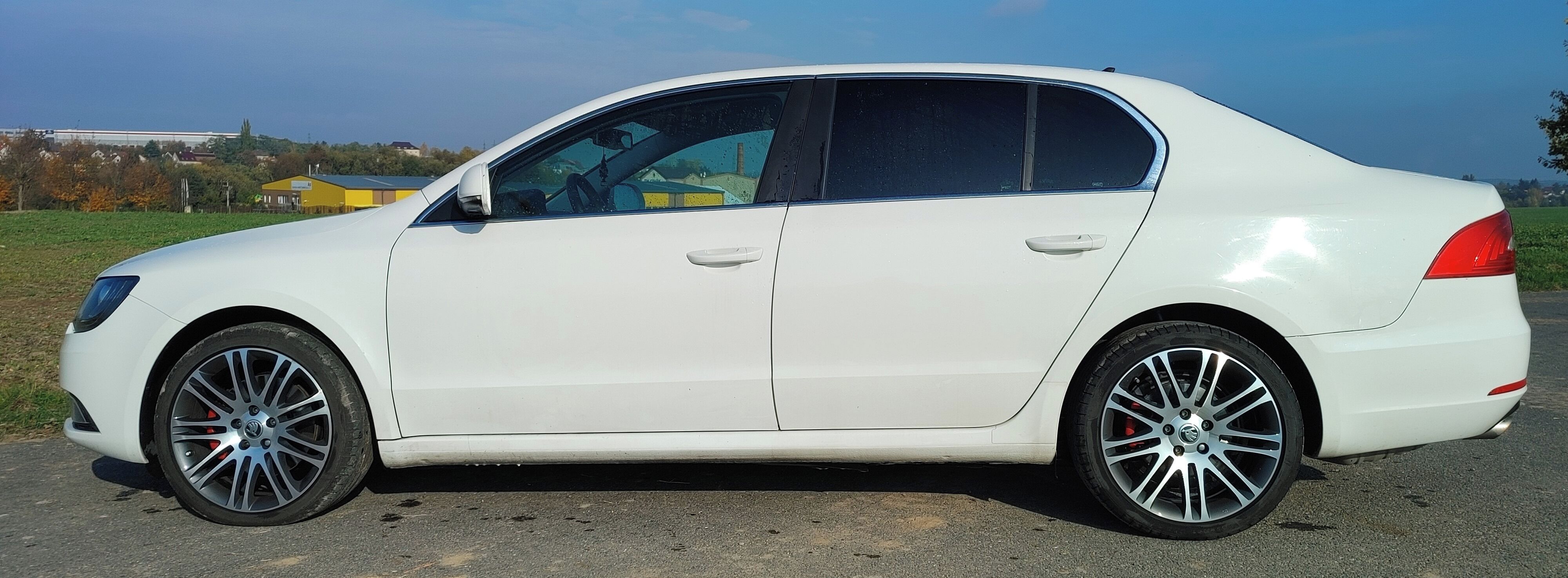 Škoda Superb, 2.0TDi - fotka 4