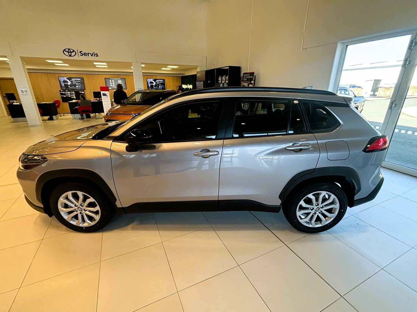 Toyota Corolla Cross, 1,8   Comfort Business MC25 - fotka 4