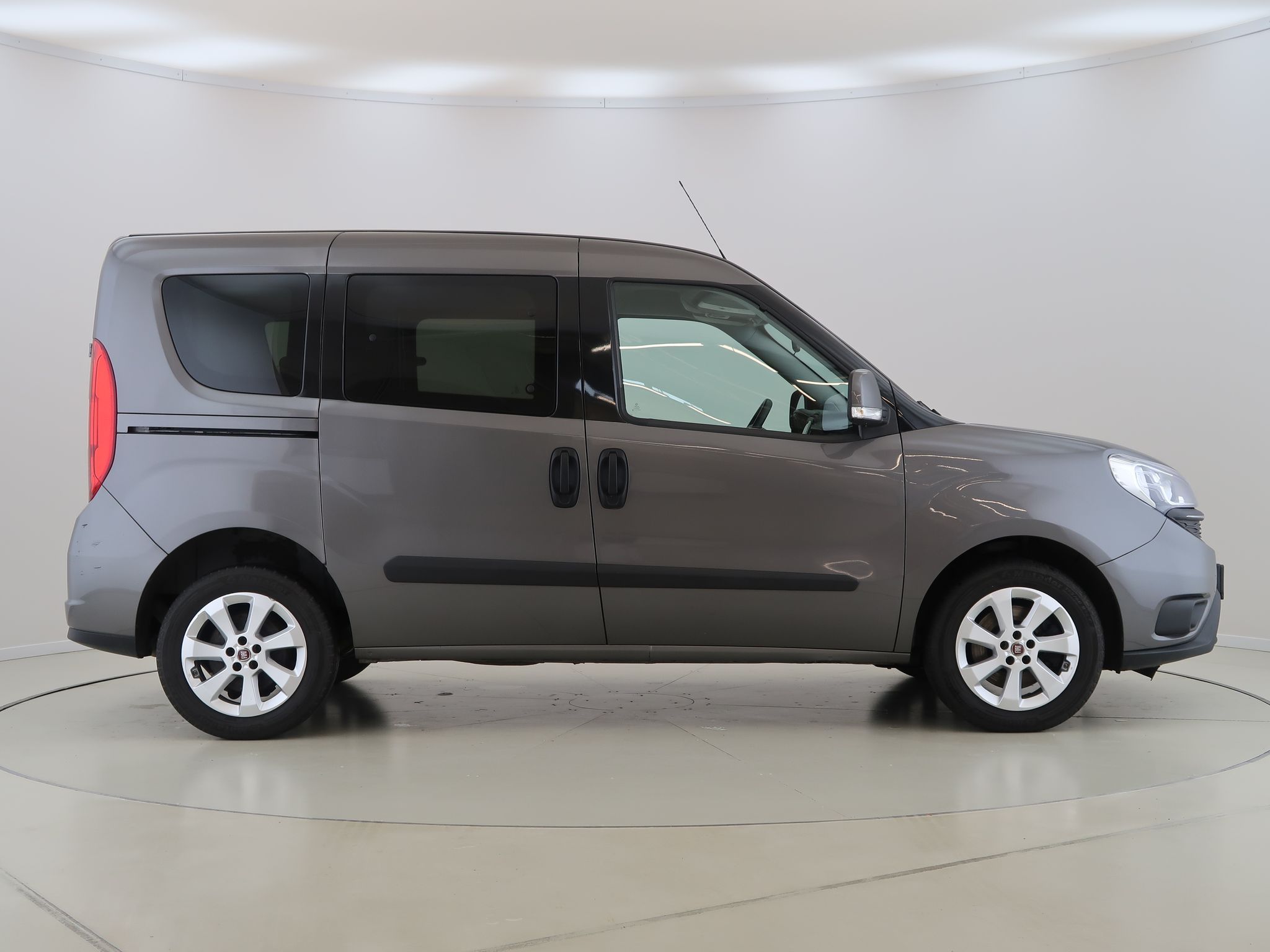 Fiat Dobló, 1.6MultiJet,88kW,Panorama,Pop - fotka 4