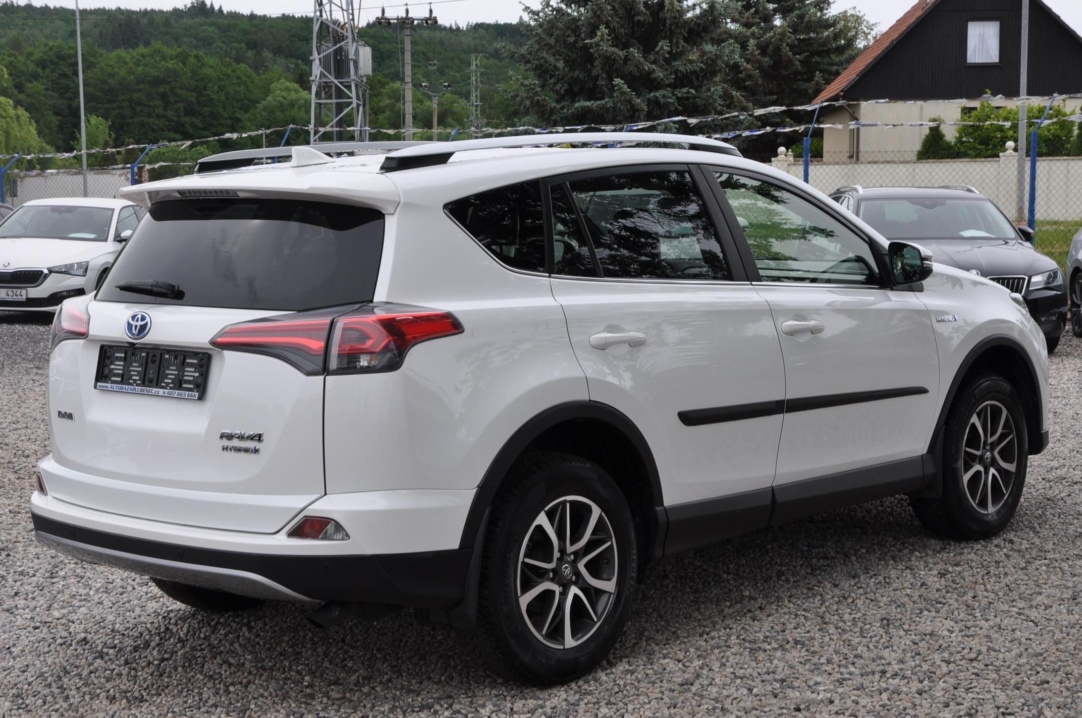 Toyota Rav4, 2.5 Hybrid - fotka 3