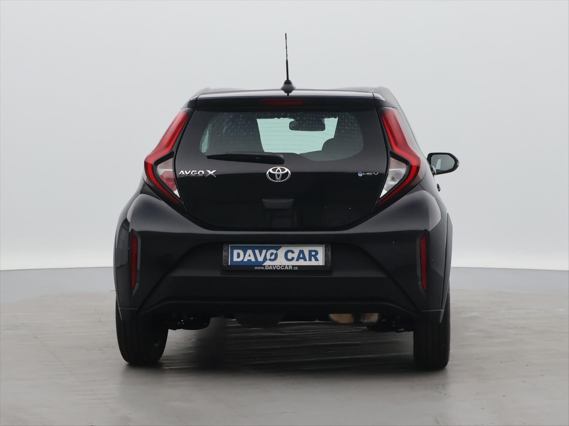 Toyota Aygo, 1,5 X HEV 85kW Comfort CZ - fotka 6