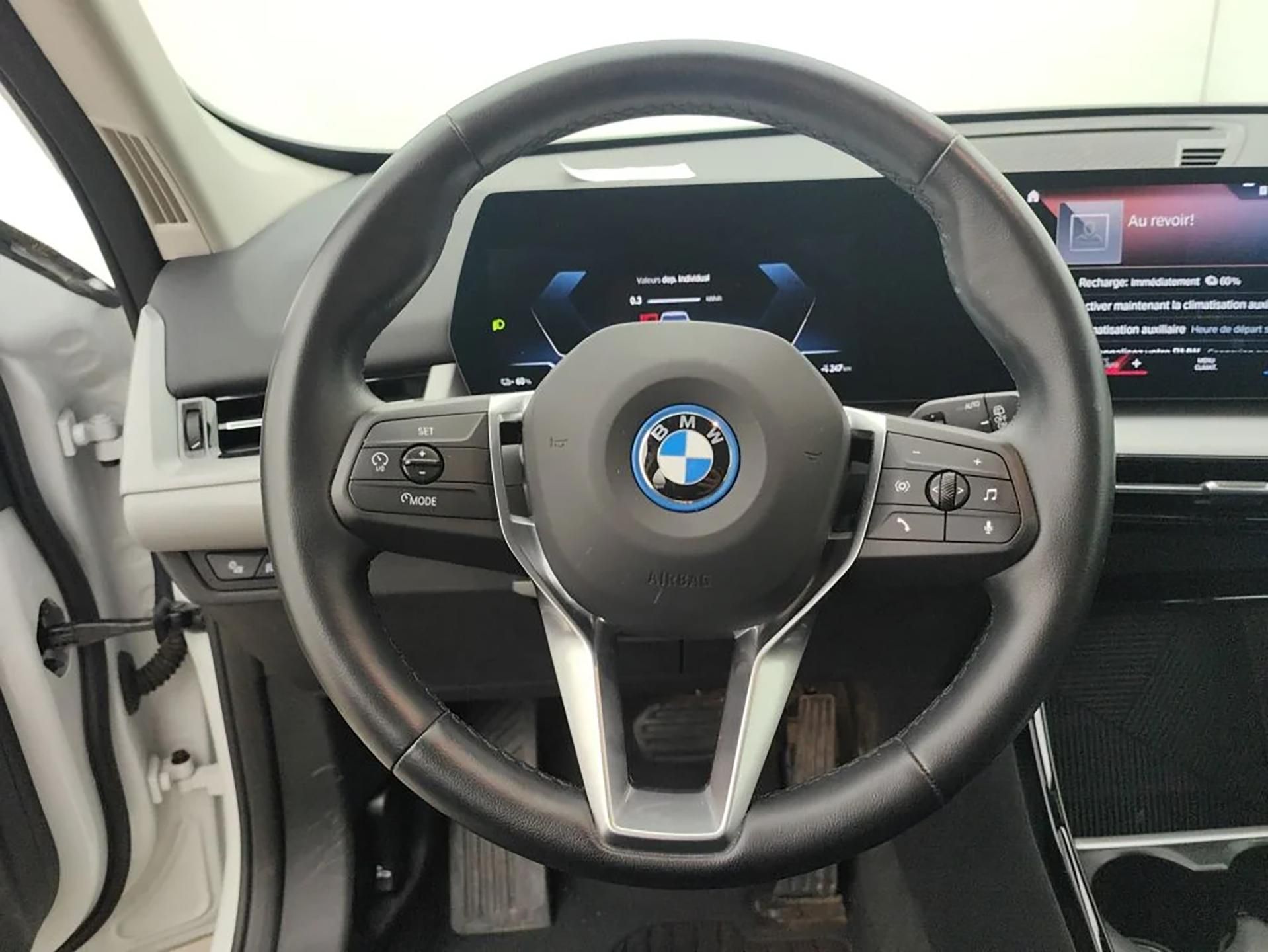 BMW iX1, xDrive30 - fotka 6