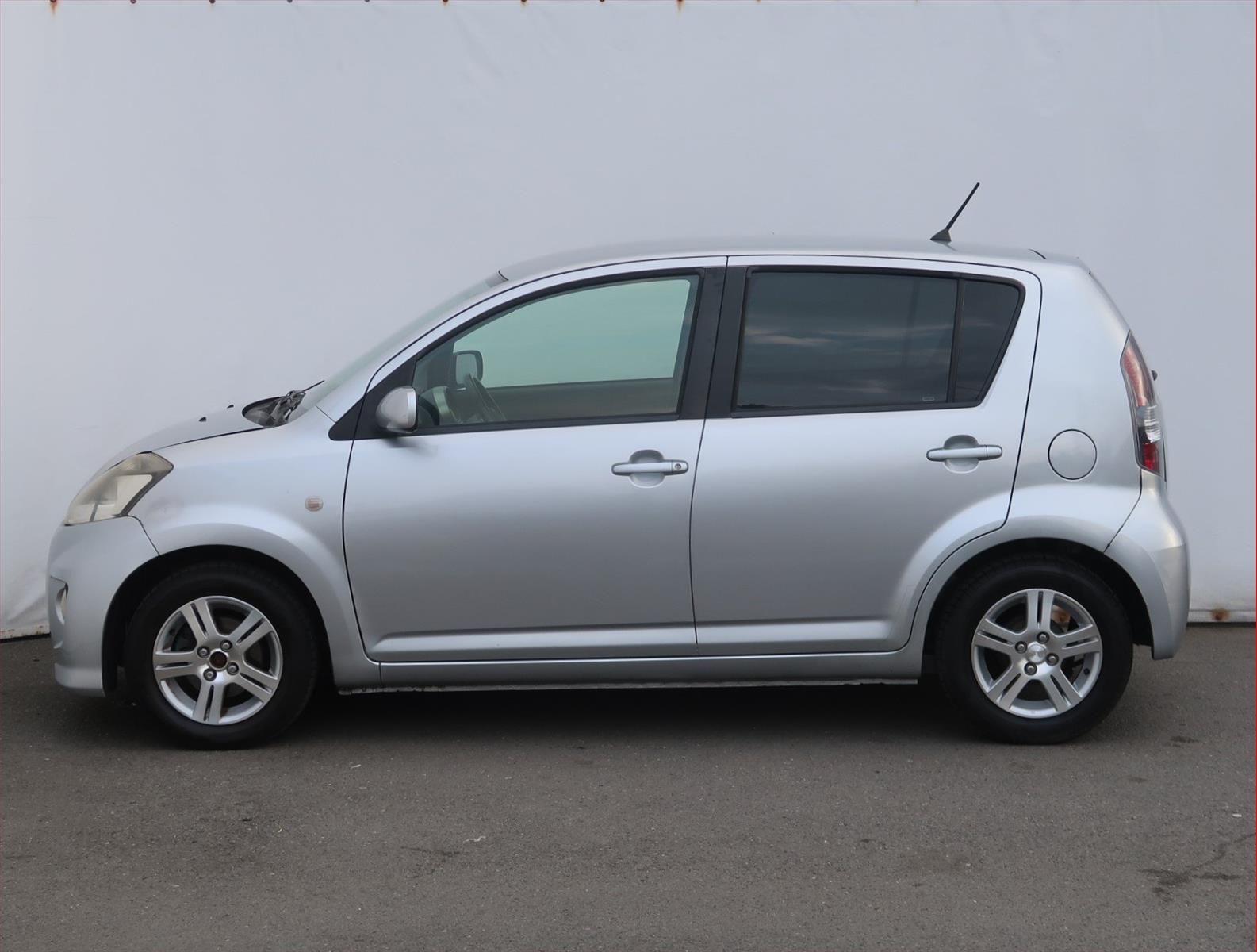 Daihatsu Sirion, 1.3, 4X4, Tažné, zamluveno - fotka 3