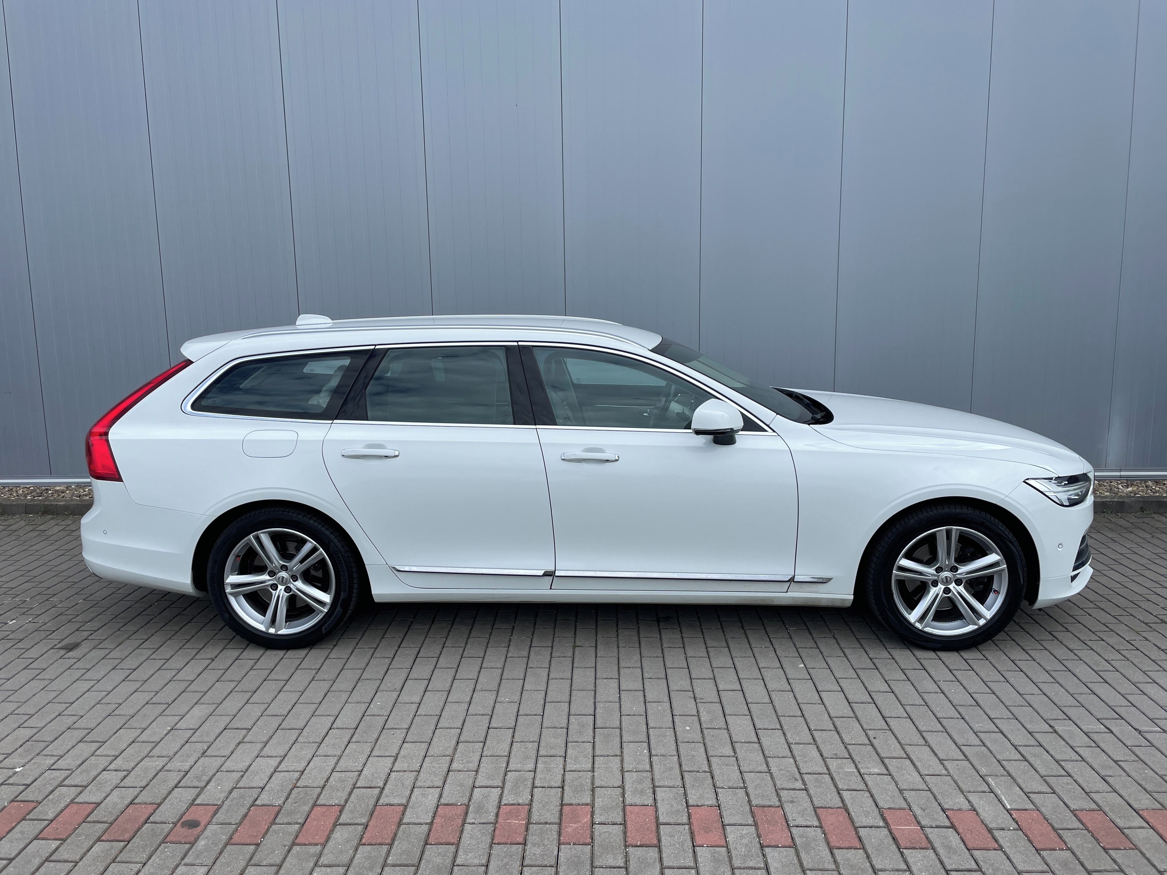 Volvo V90, D4 FWD INSCRIPTION Aut. - fotka 5