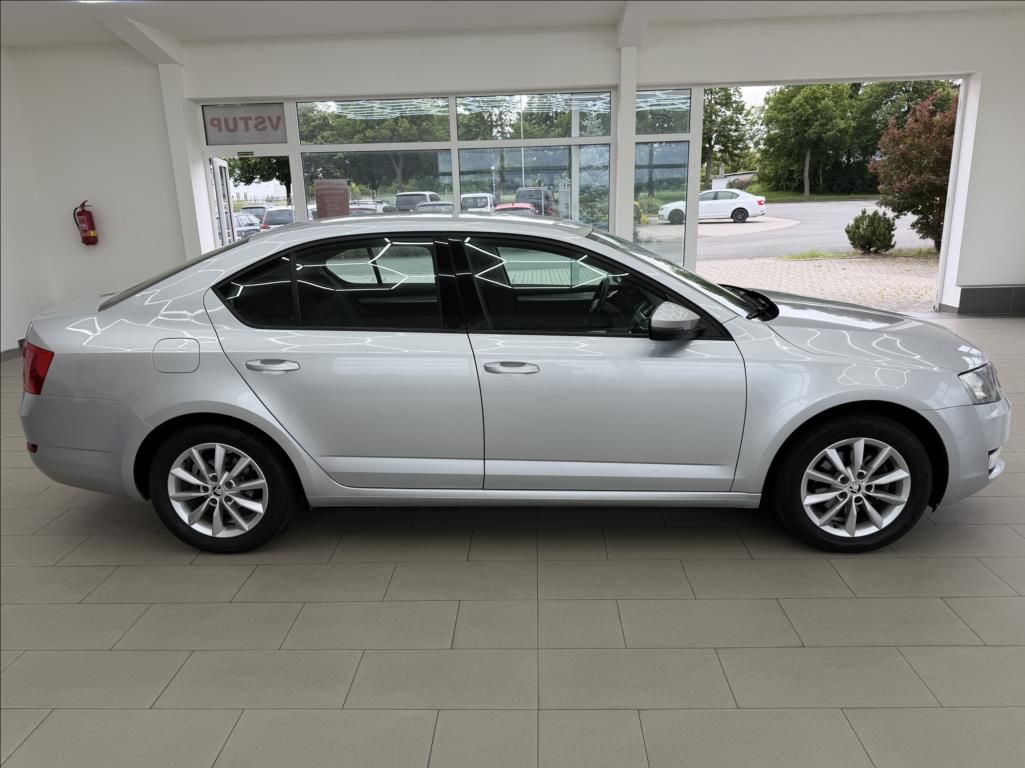 Škoda Octavia, 1,6 TDi,digiklima,vyhř.sed,tem - fotka 4