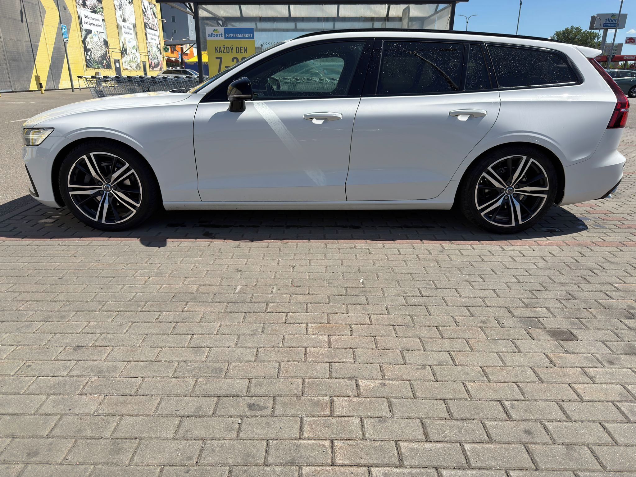 Volvo V60, Volvo V60 D4 R-Design Záruka - fotka 3