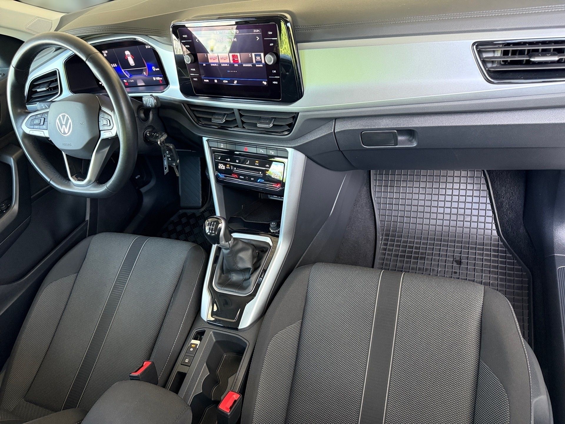 Volkswagen T-Roc, 1,0 TSI / 81 kW Life - fotka 5