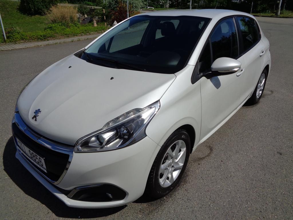 Peugeot 208, 1.2i KOUPENO ČR, 1.MAJITEL