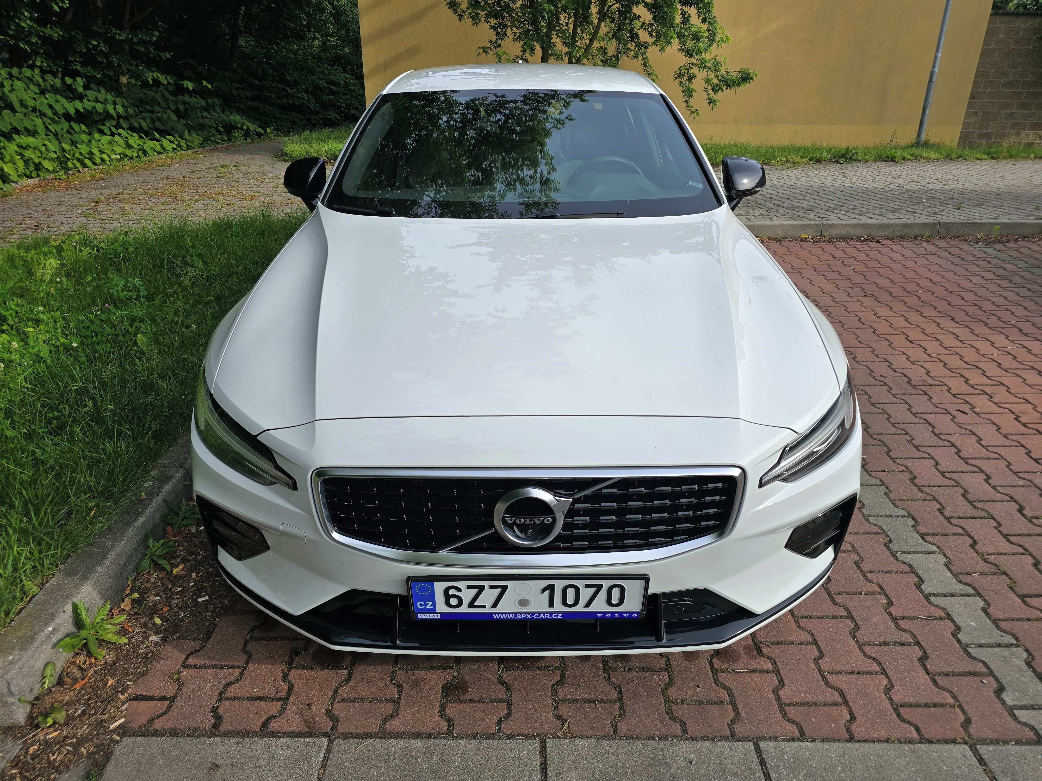 Volvo S60, T5 R-Design, 184kw - fotka 2
