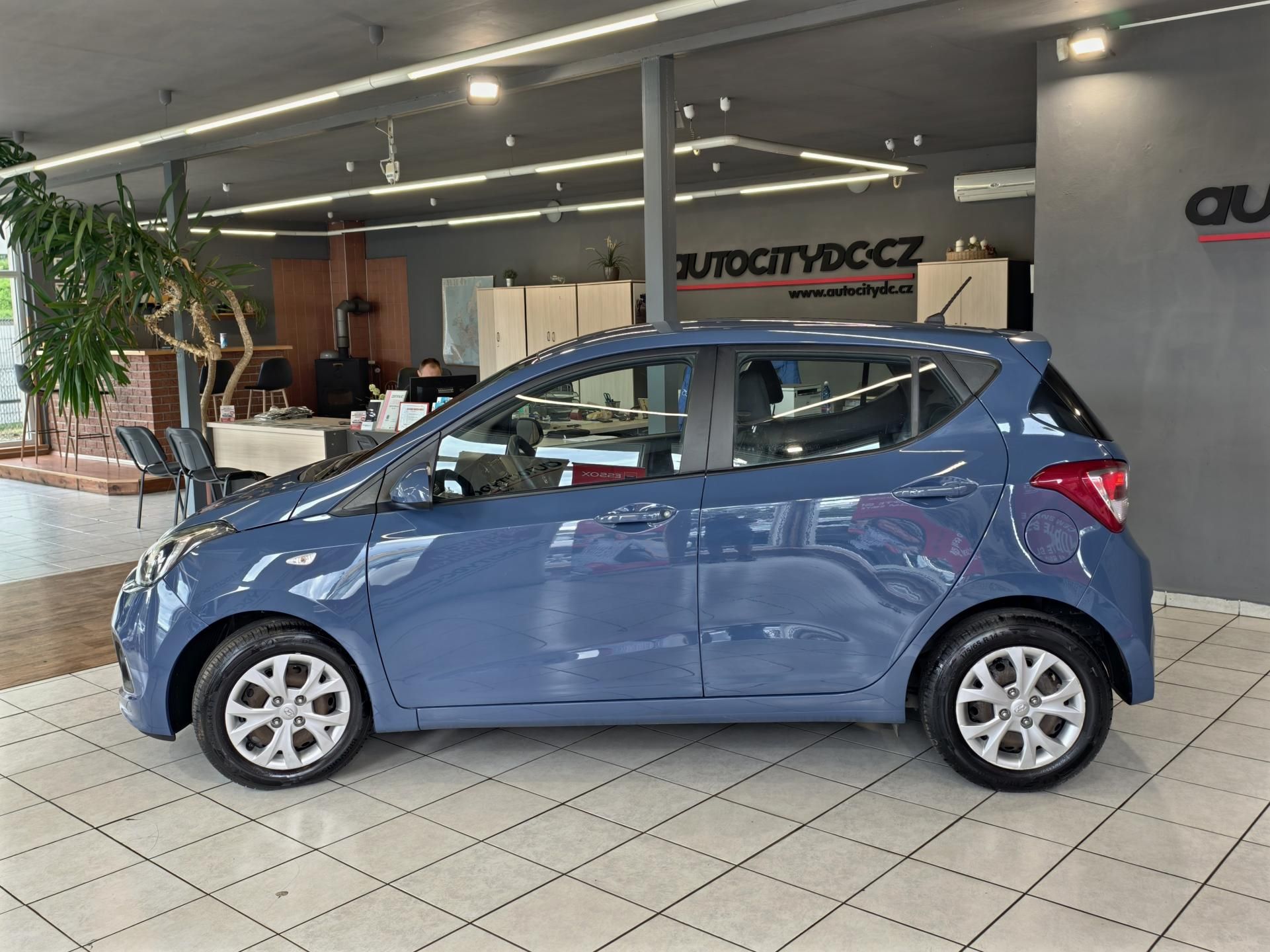 Hyundai i10, 1.0 i 49kW FAMILY +, ČR - fotka 4