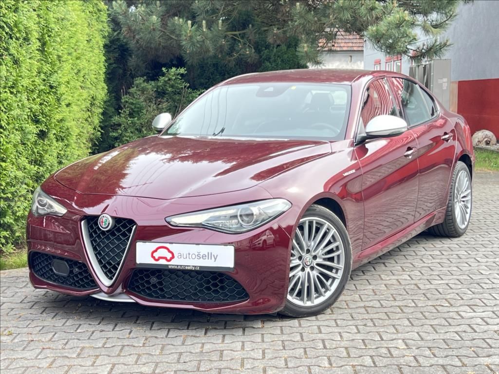 Alfa Romeo Giulia, 2,2 JTDm Q4 VELOCE AT8 H&K TOP - fotka 2