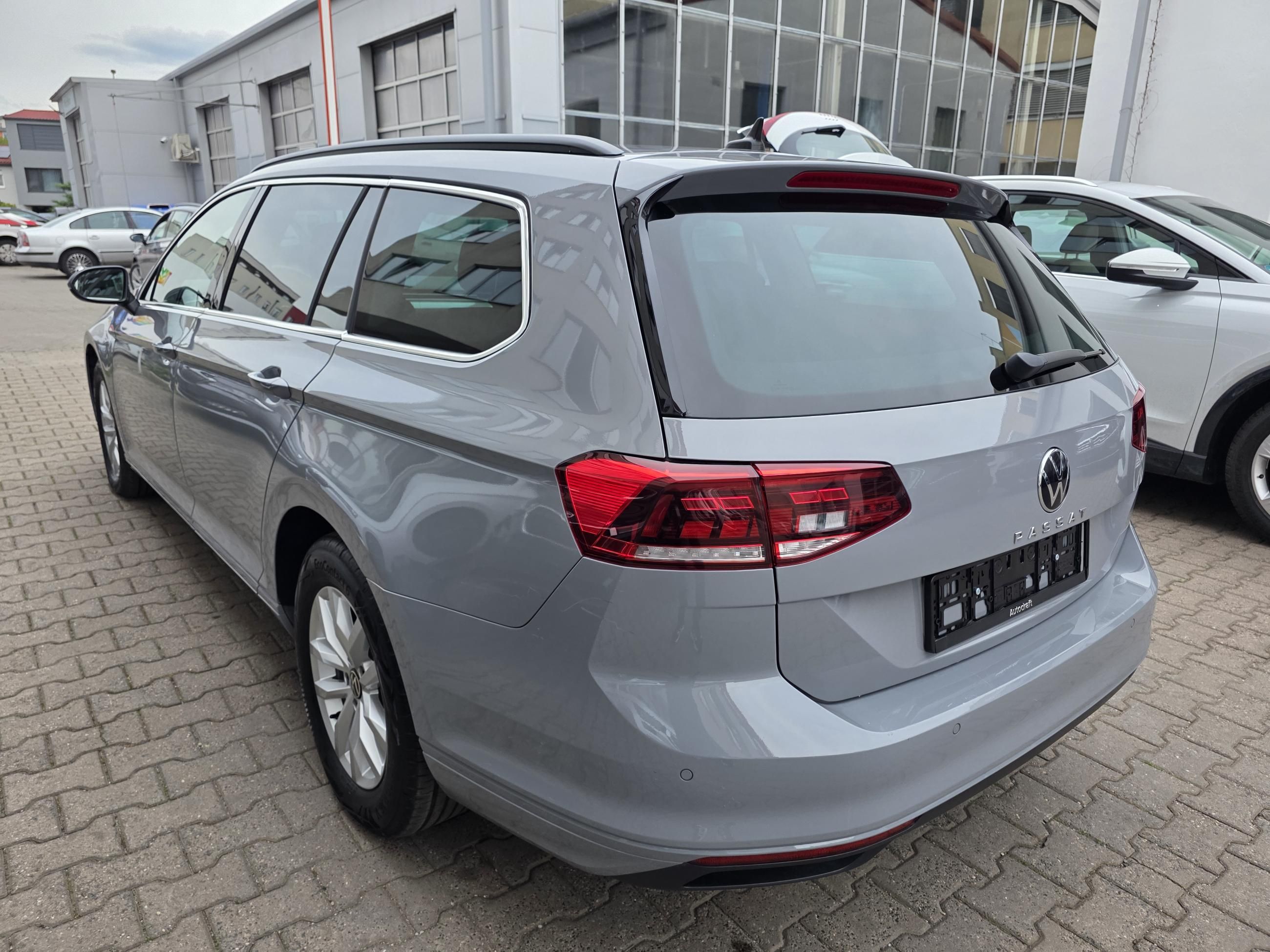 Volkswagen Passat Variant, 2.0 TDI 110kW DSG / 2x sada AL - fotka 3