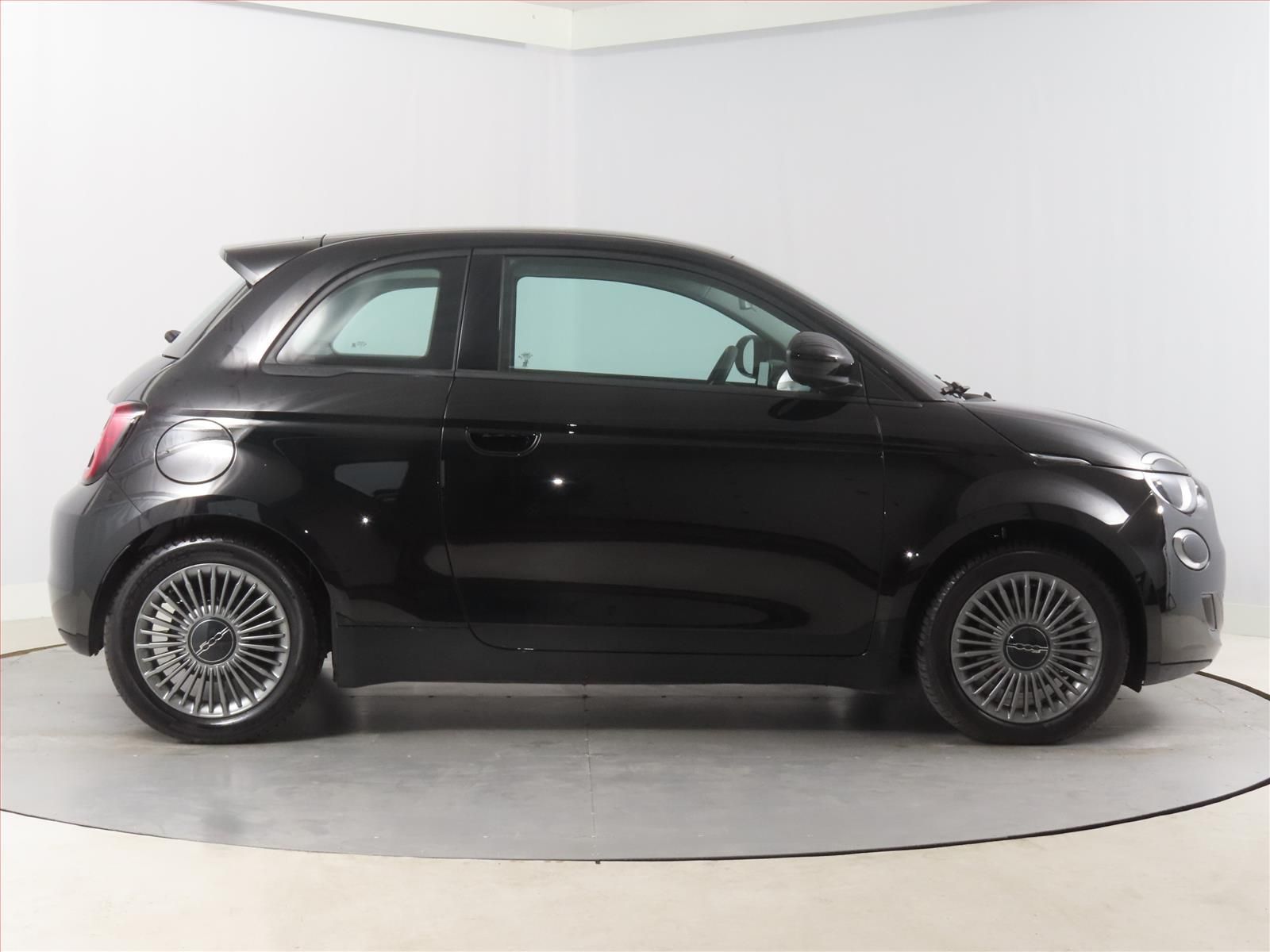 Fiat 500E, 42 kWh, SoH 93%, Automat - fotka 6