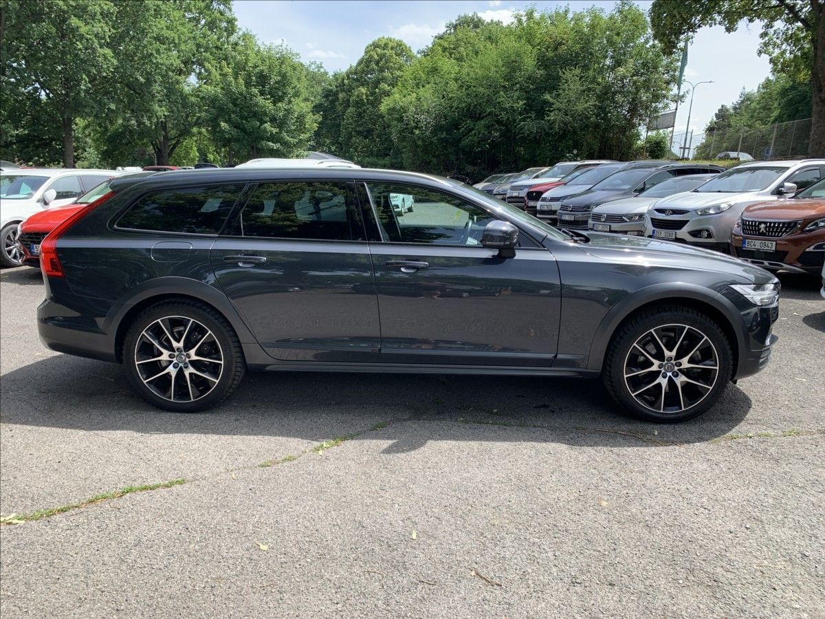 Volvo V90, 2,0 D5 CROSS COUNTRY AUTOMAT - fotka 4