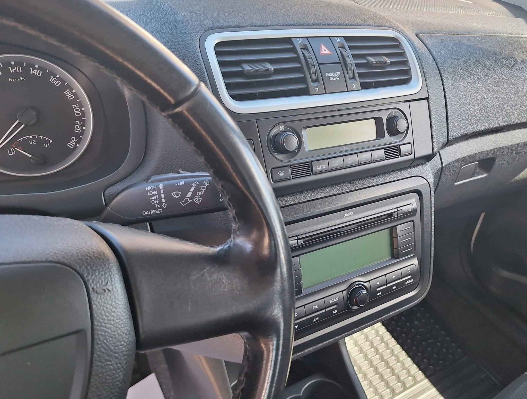 Škoda Fabia, 1.4 16V COMBI ELEGANCE - fotka 4