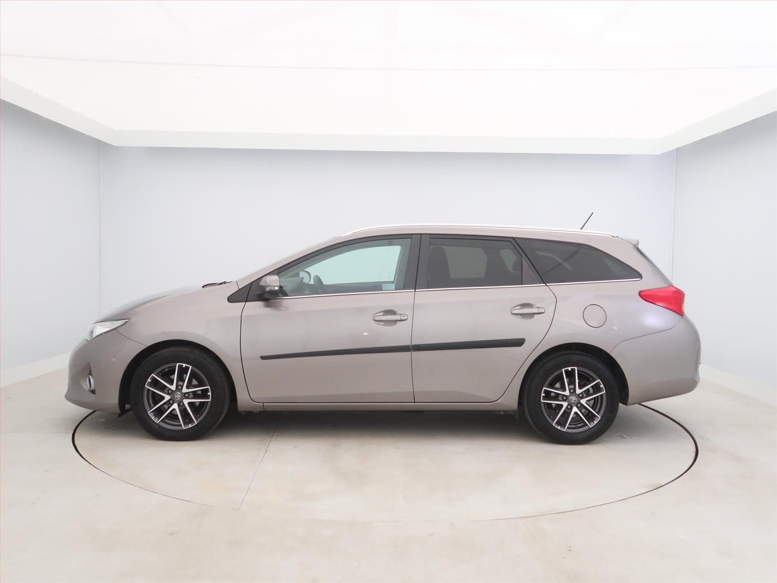 Toyota Auris, 1.6 Valvematic, Serv.kniha - fotka 3