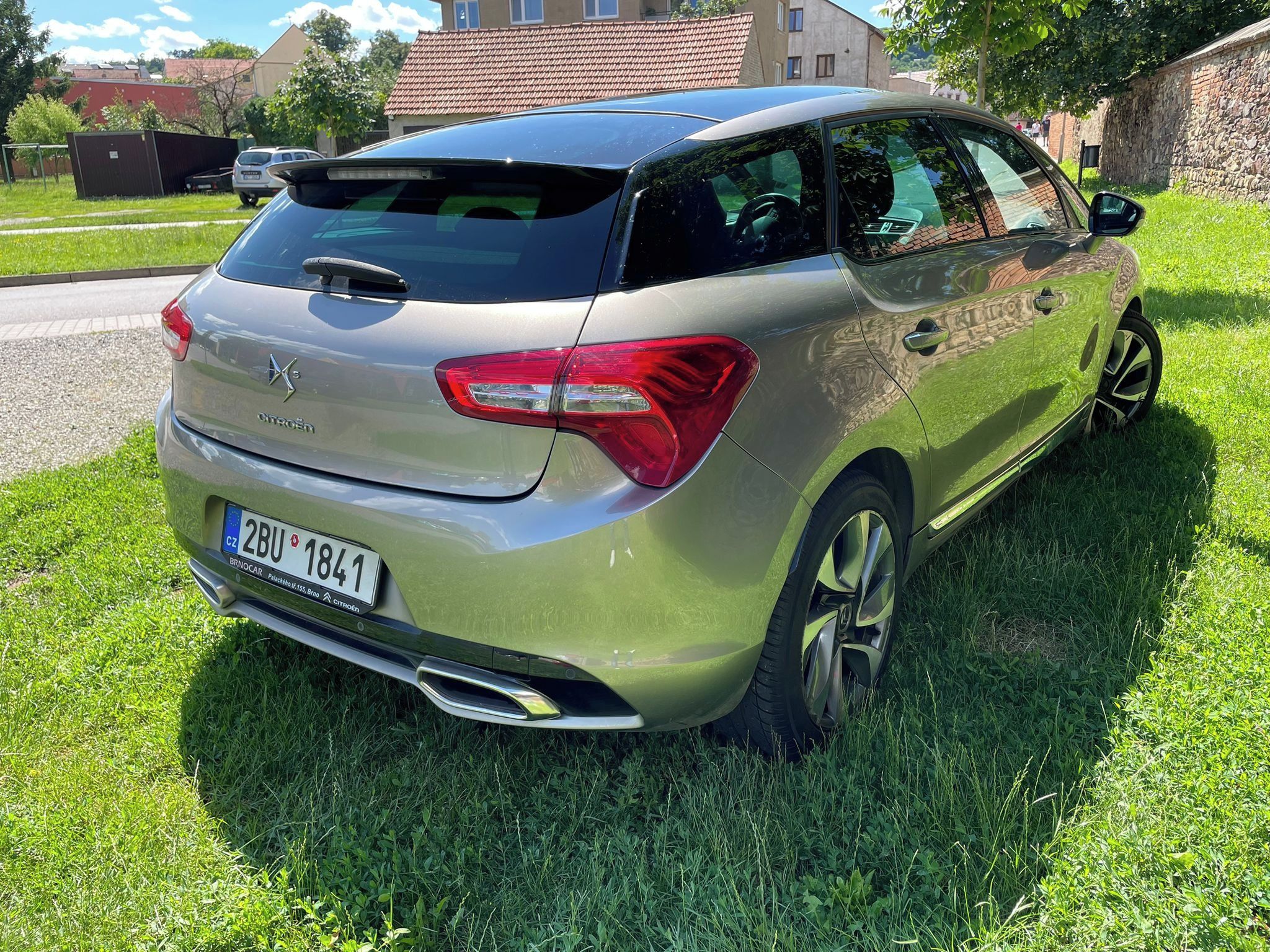 Citroën DS5, 2.0 HDi, 120 kW, manuál - fotka 4