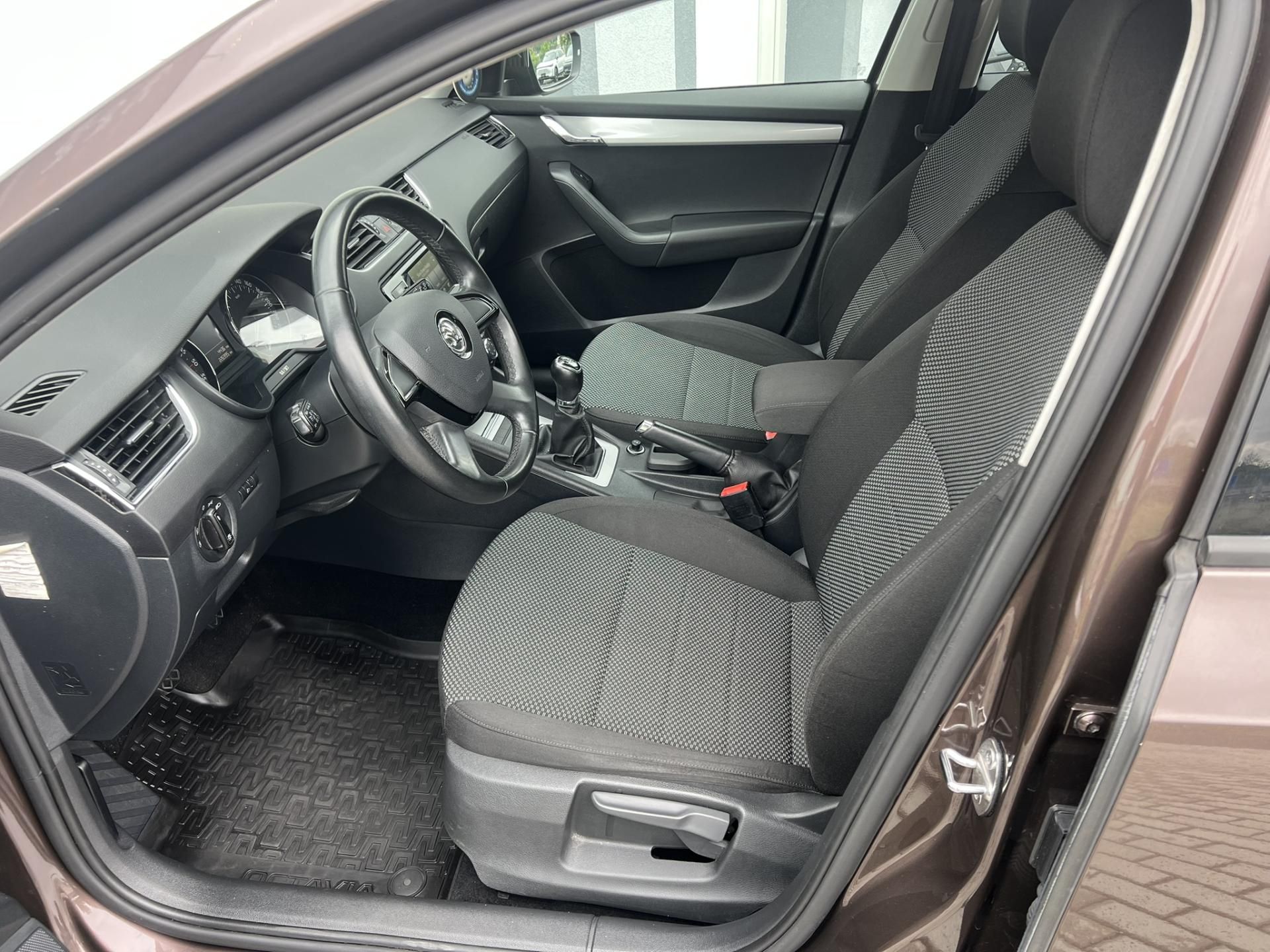 Škoda Octavia, 2.0 TDI 110KW ČR NOVÉ - fotka 5
