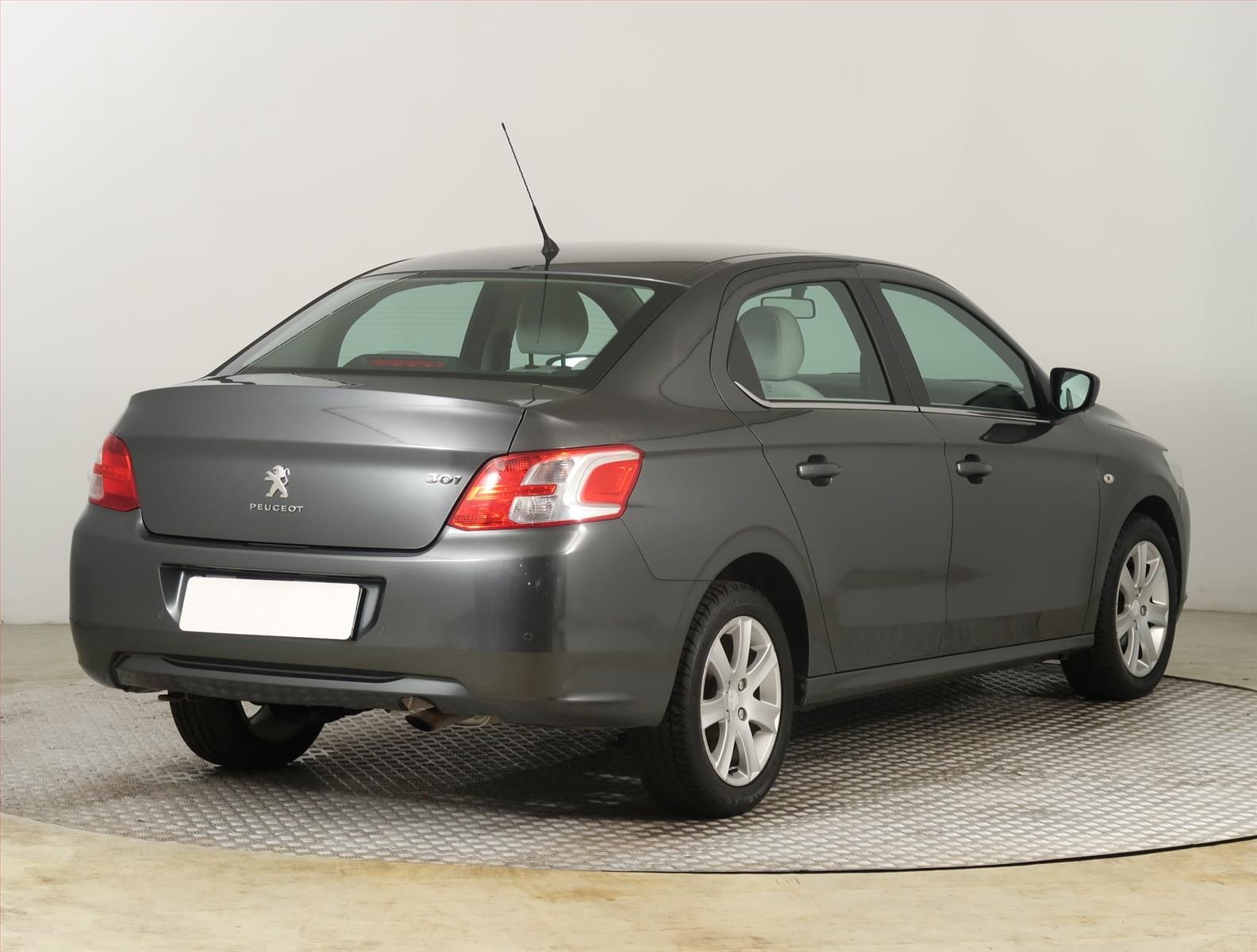 Peugeot 301, 1.6 HDi, Automatická klima - fotka 5
