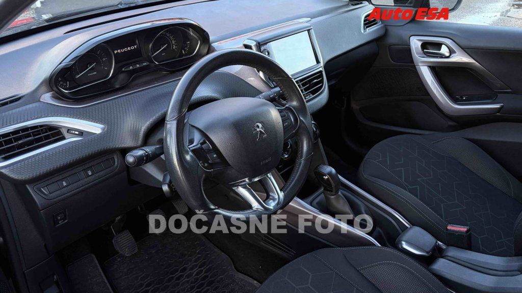 Peugeot 2008, 1.2 Puretech - fotka 3