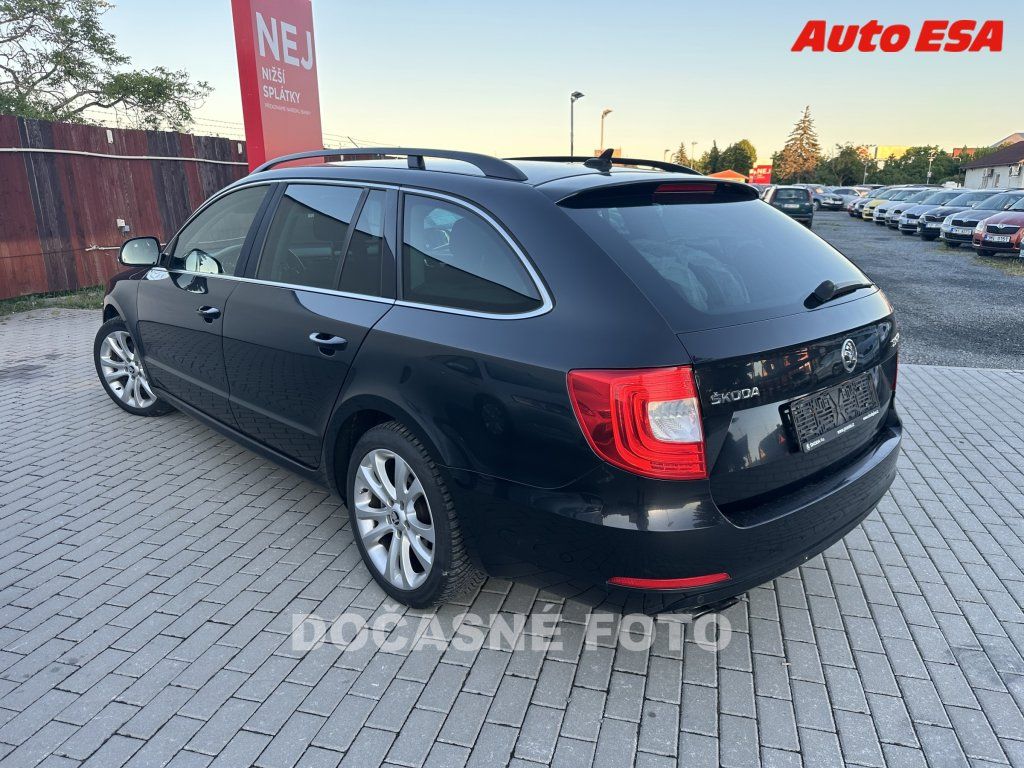 Škoda Superb, 2.0 TDi - fotka 2