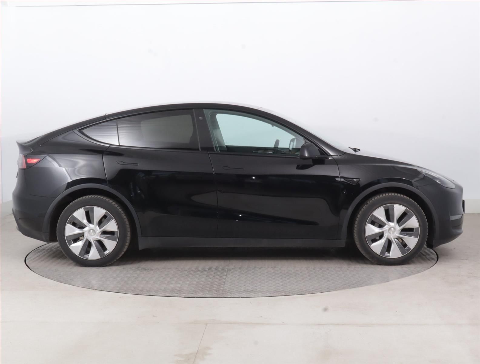 Tesla Model Y, Long Range AWD 79kWh, SoH 91% - fotka 6