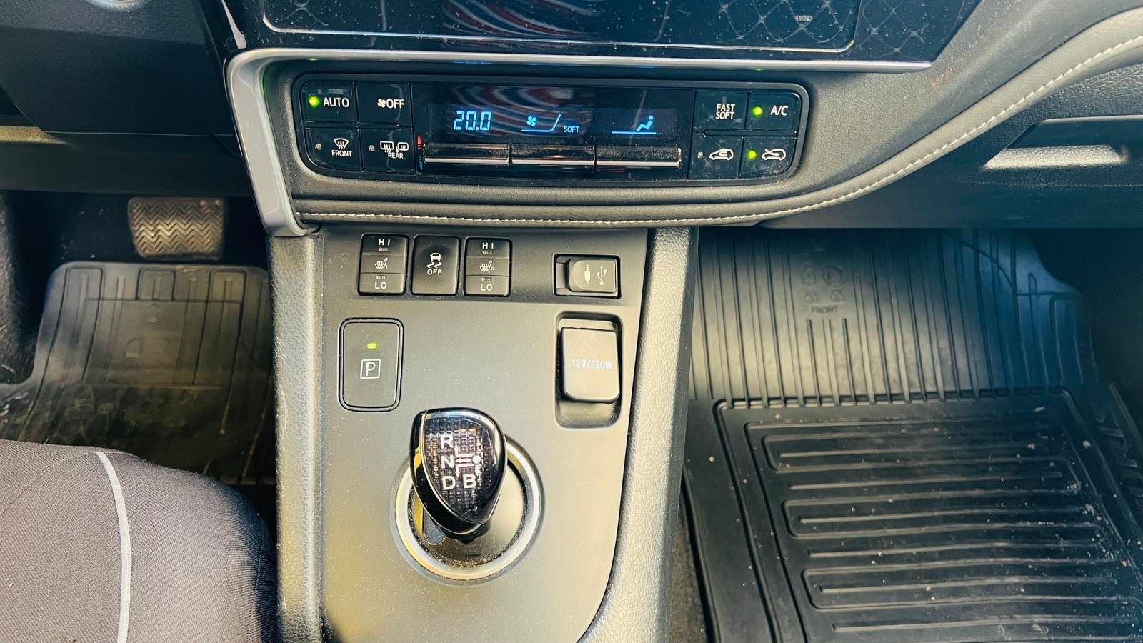 Toyota Auris, TS 1.8 Hybrid e-CVT - fotka 6