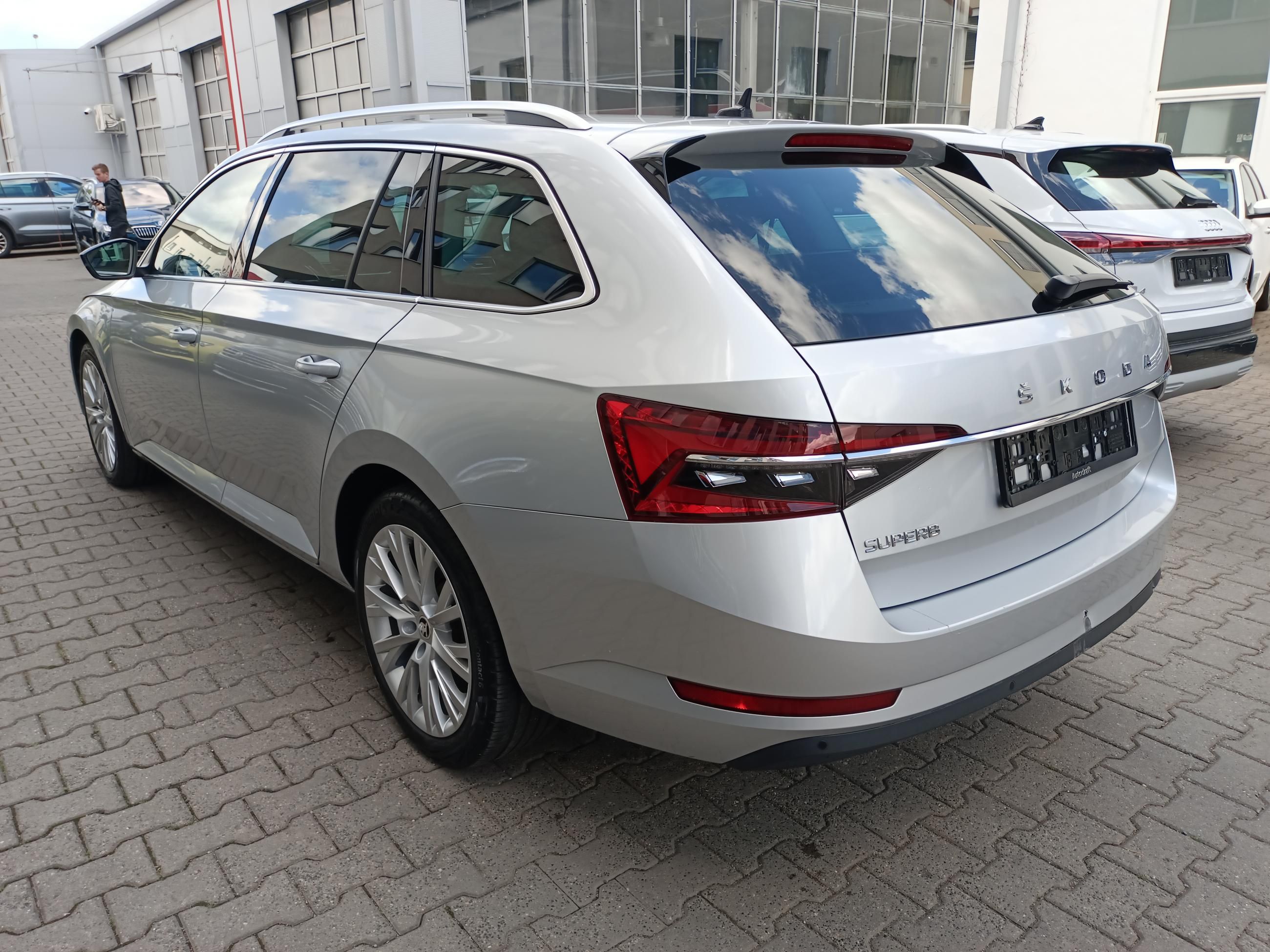 Škoda Superb, Style 2.0TDI 110kW DSG ALU 18" - fotka 4